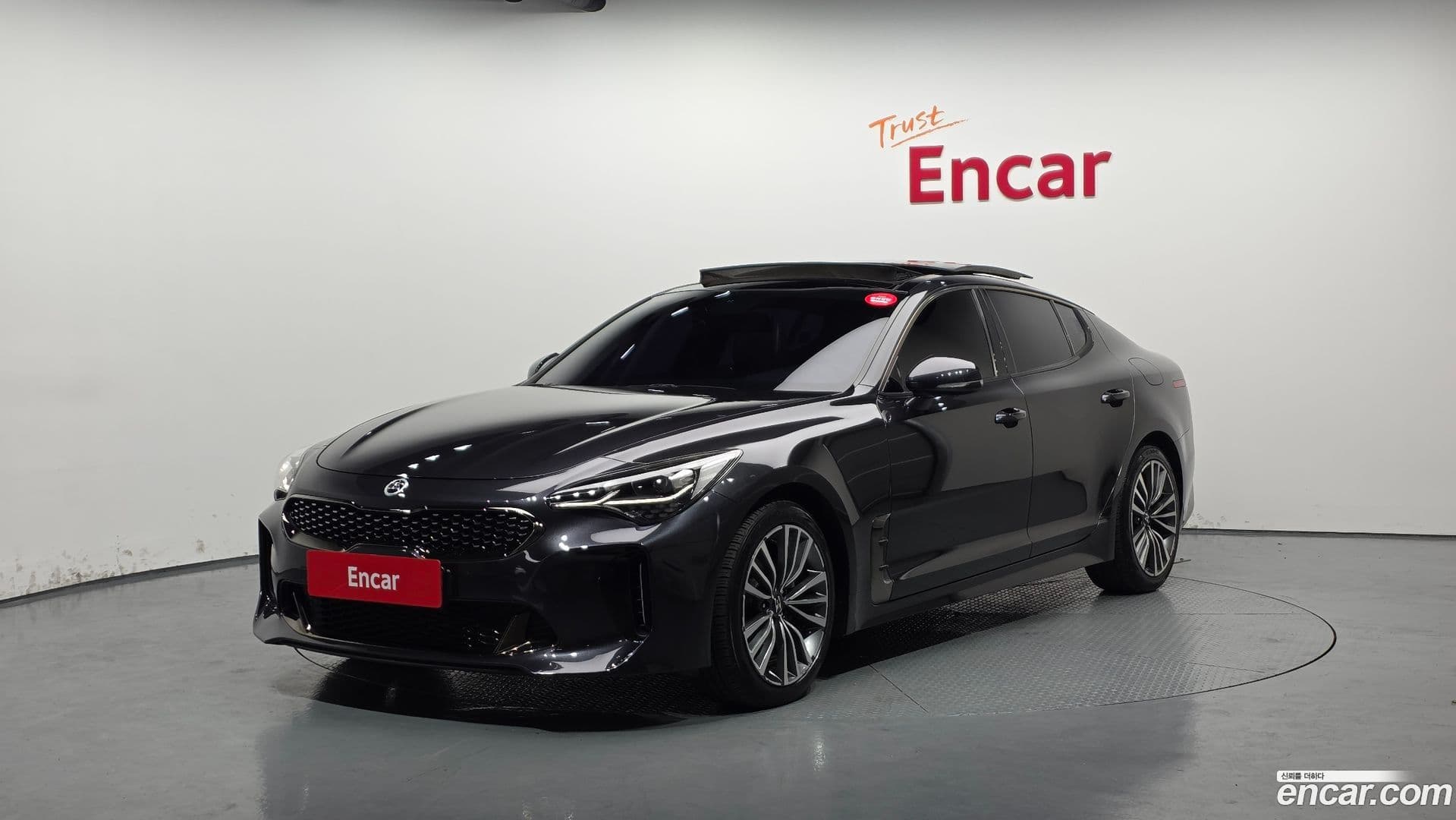 Main__Slider__Photo:Stinger Kia 2018.5-0