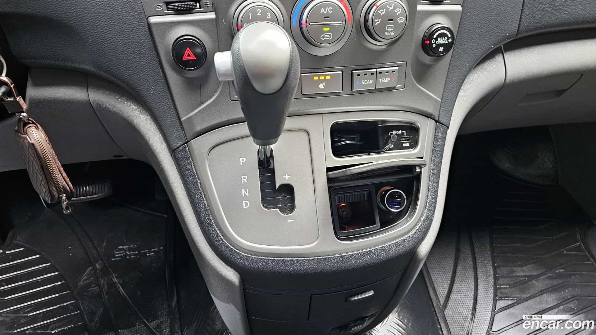 Starex Hyundai 2015.1-INNER-009