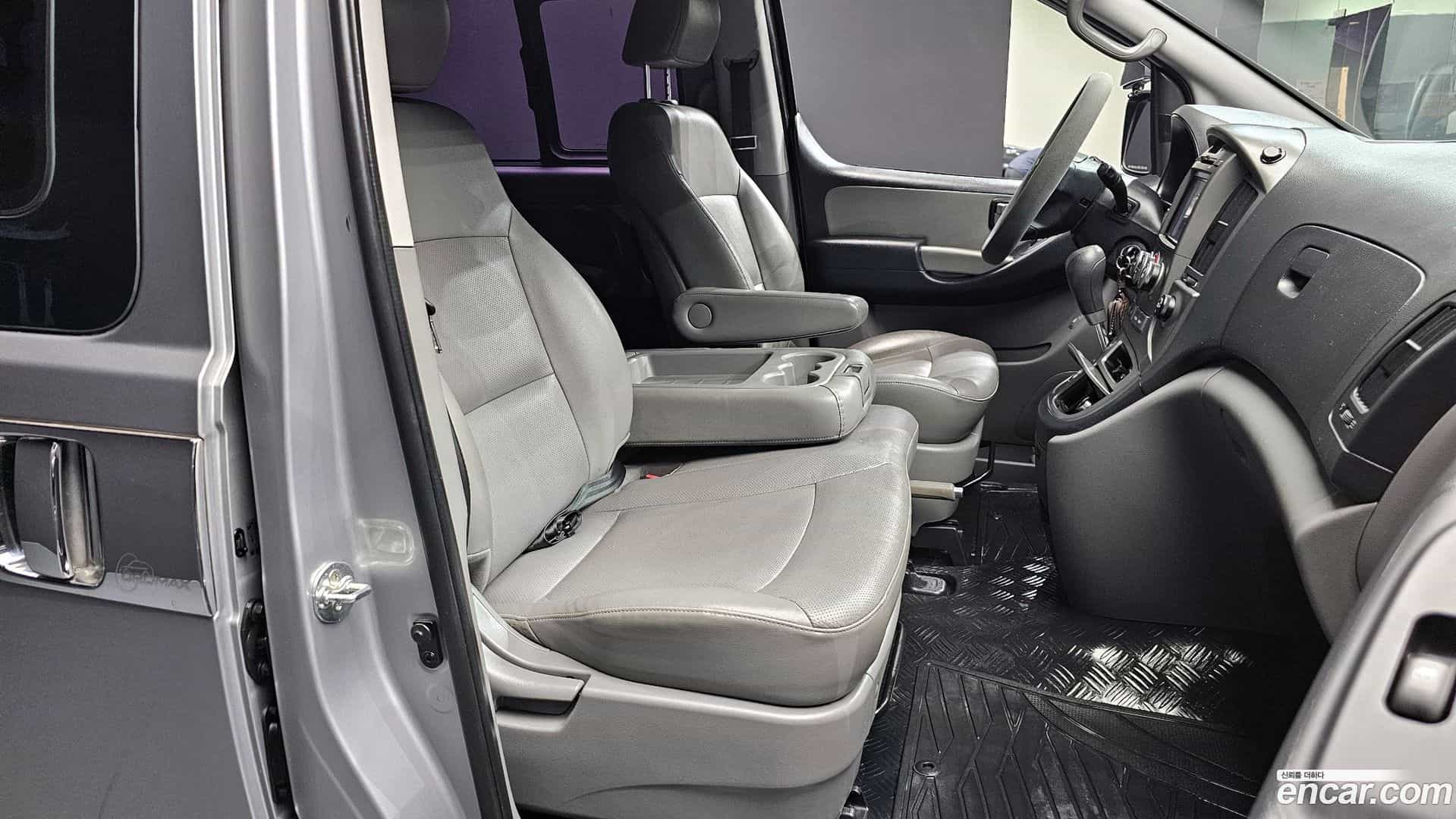 Starex Hyundai 2015.1-INNER-010