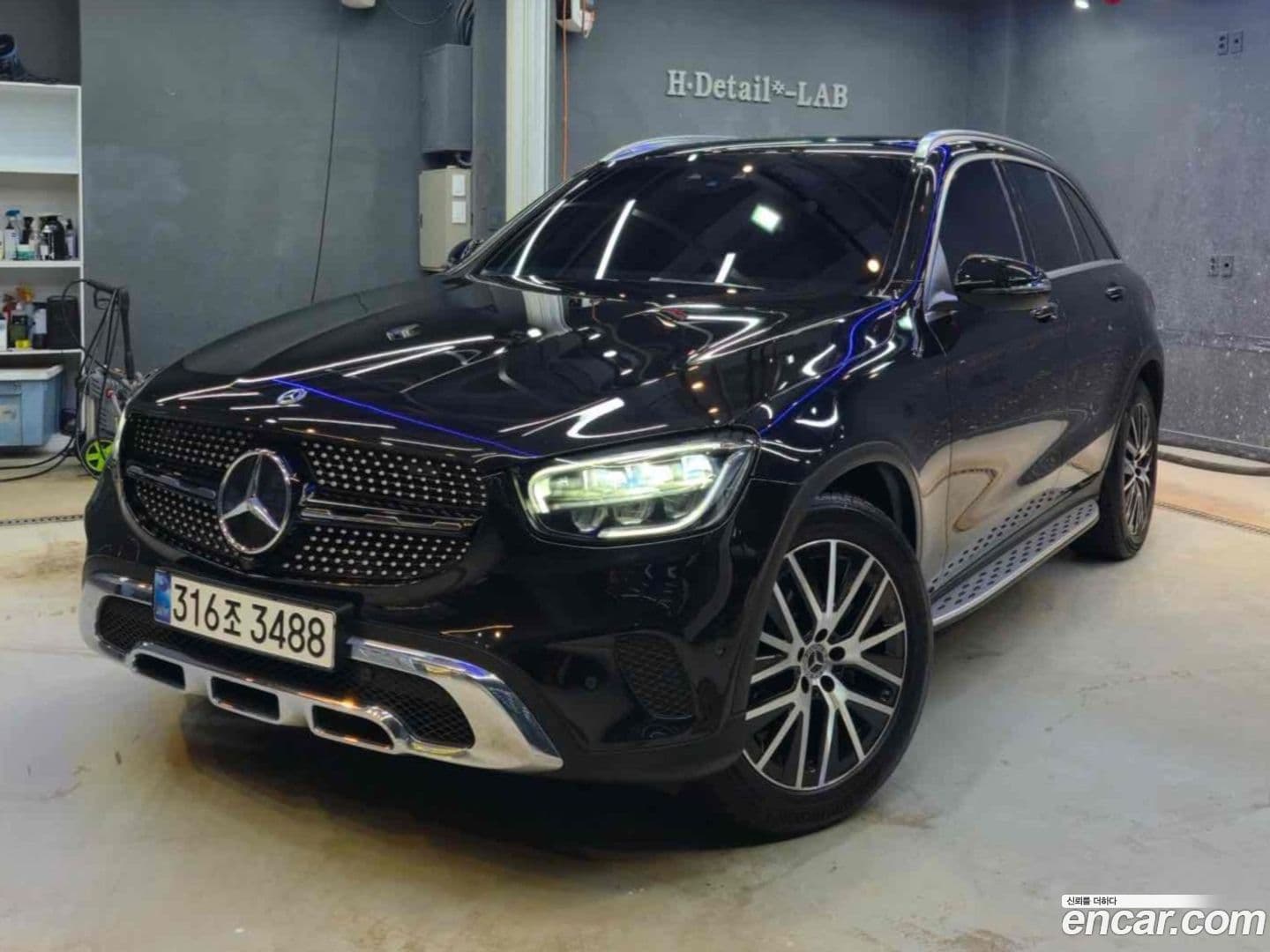 Main__Slider__Photo:GLC-Class Mercedes-Benz 2020.9-0