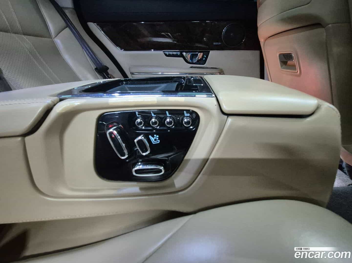 XJ Jaguar 2014.4-OPTION-016