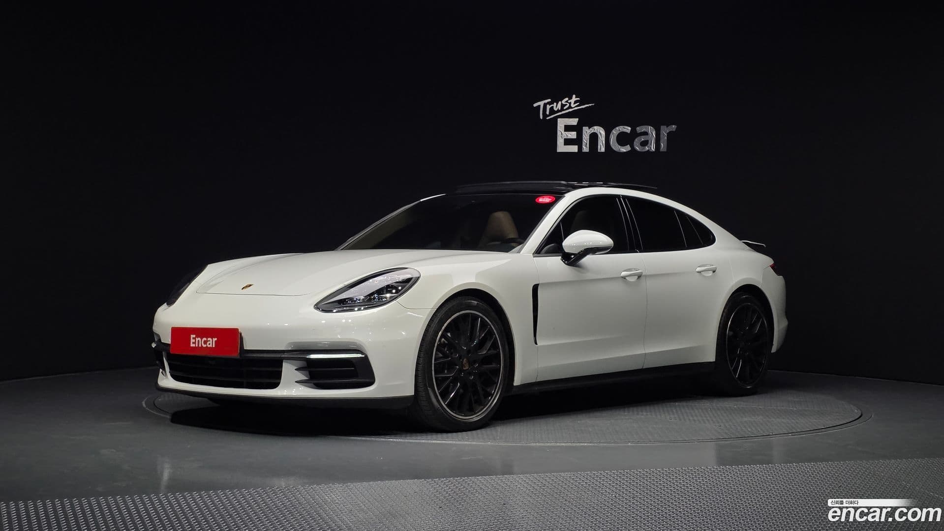 Main__Slider__Photo:Panamera Porsche 2018.6-0