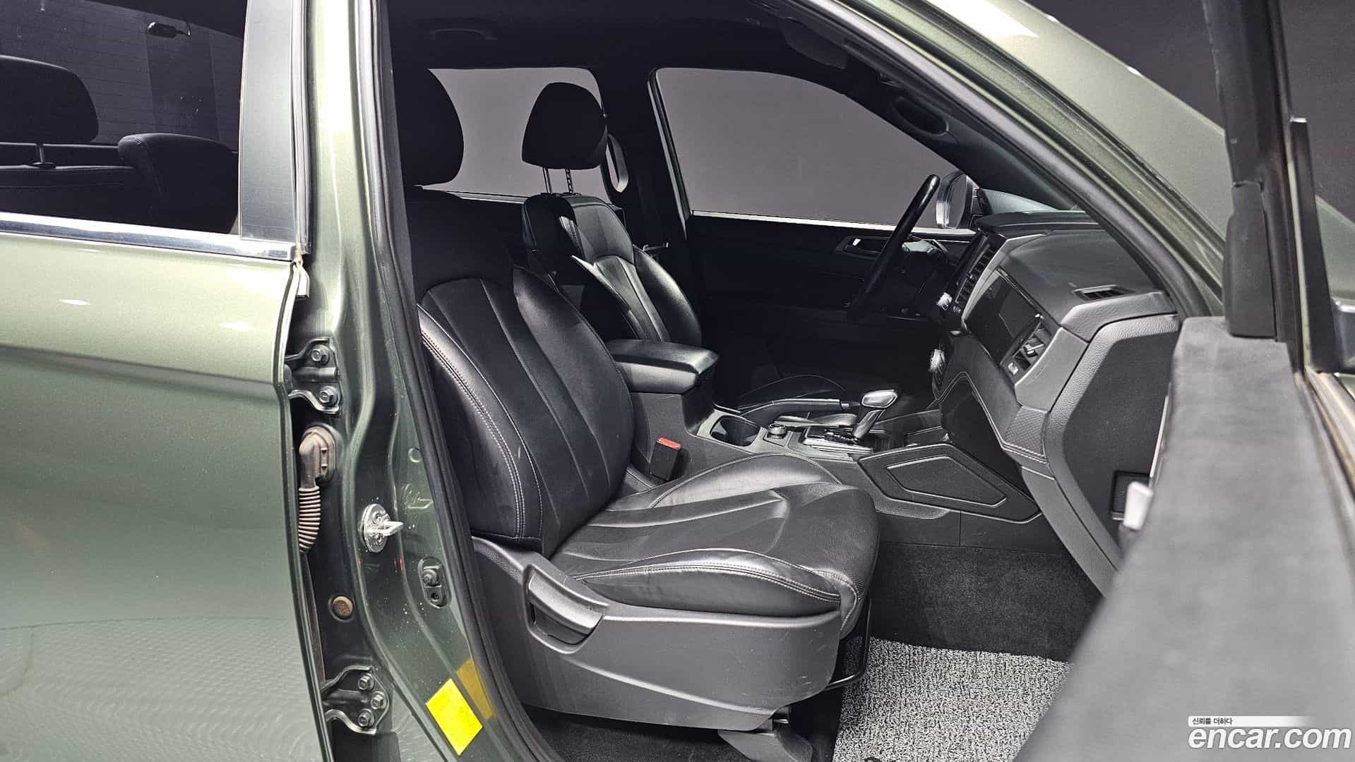 Rexton KG Mobility 2022.9-INNER-010