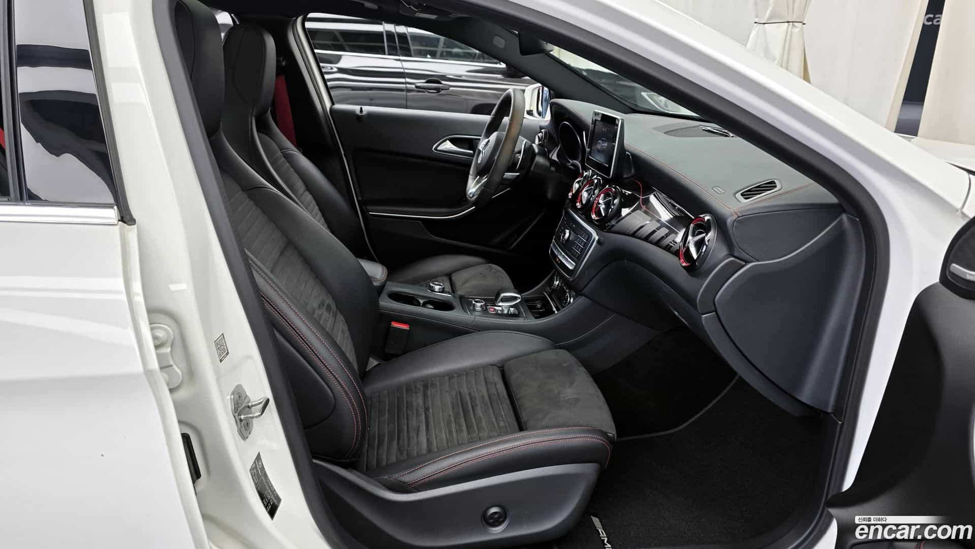 GLA-Class Mercedes-Benz 2019.2-OPTION-015