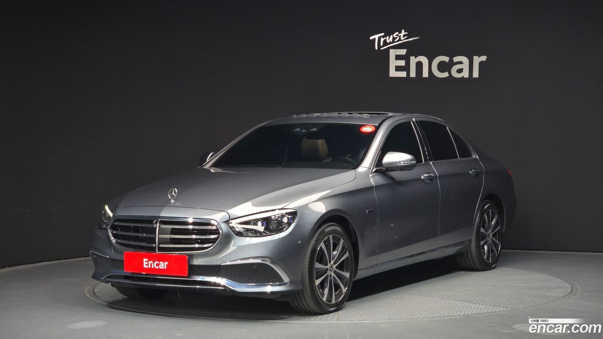 Main__Slider__Photo:E-Class Mercedes-Benz 2021.3-0