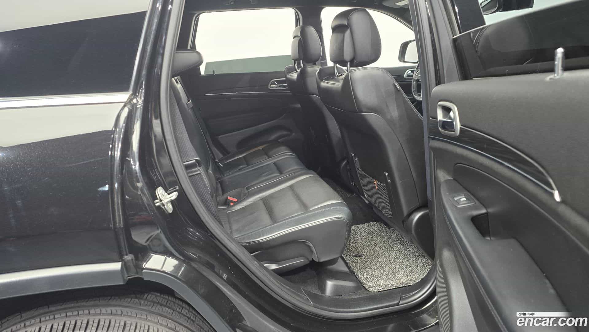 Cherokee Jeep 2019.9-OPTION-016