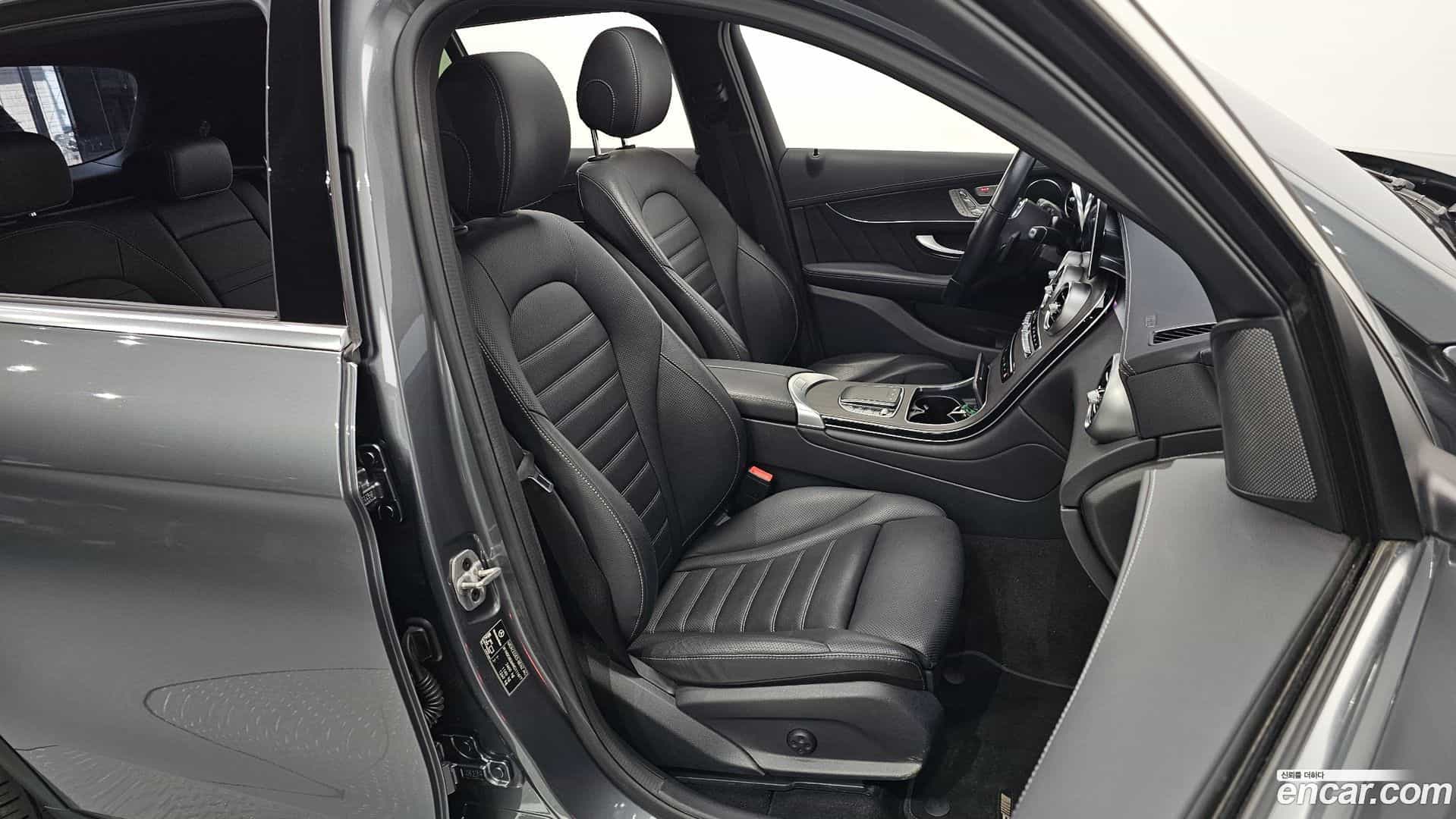 GLC-Class Mercedes-Benz 2022.9-INNER-010