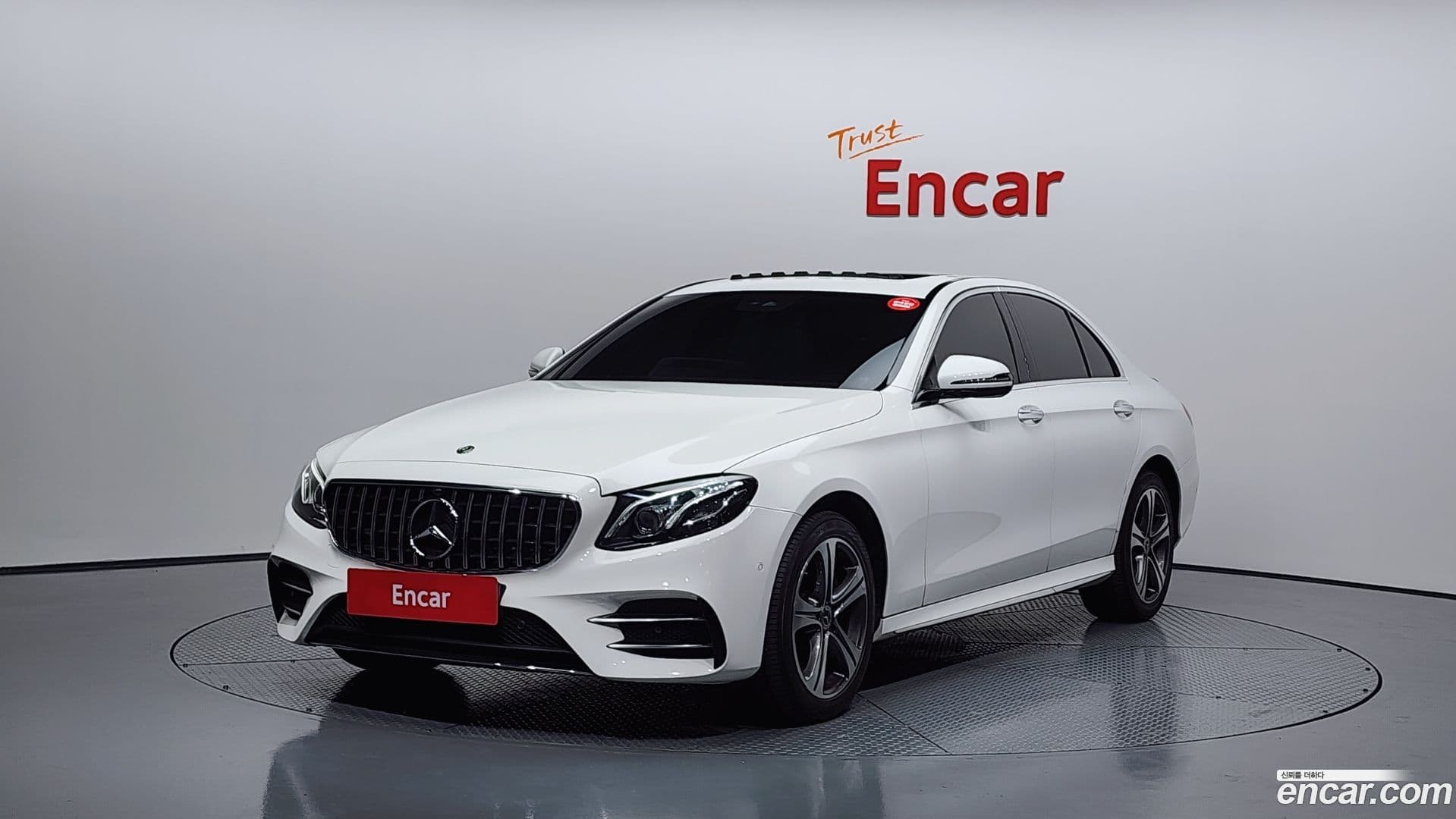 Main__Slider__Photo:E-Class Mercedes-Benz 2019.3-0