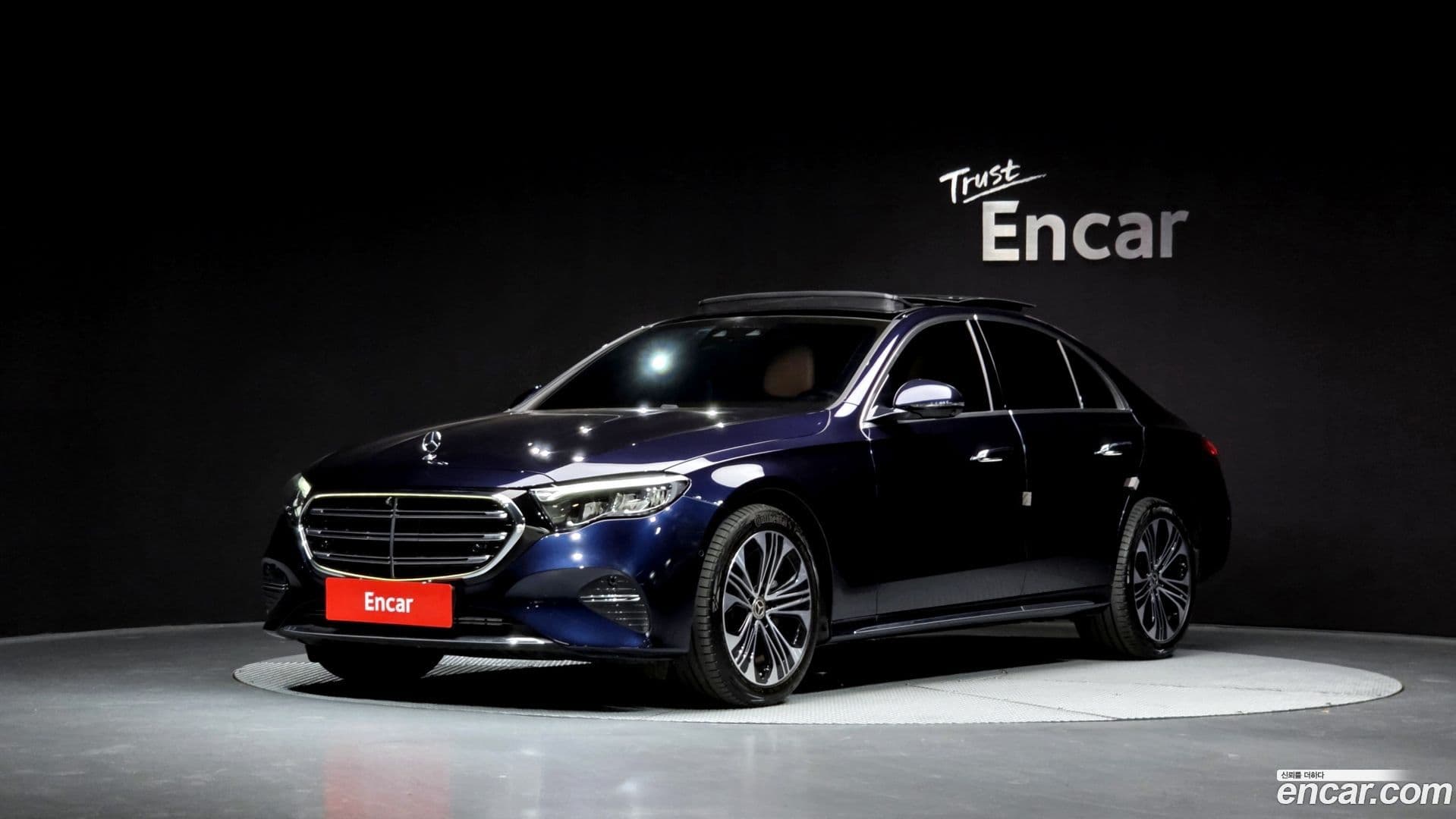 Main__Slider__Photo:E-Class Mercedes-Benz 2024.8-0