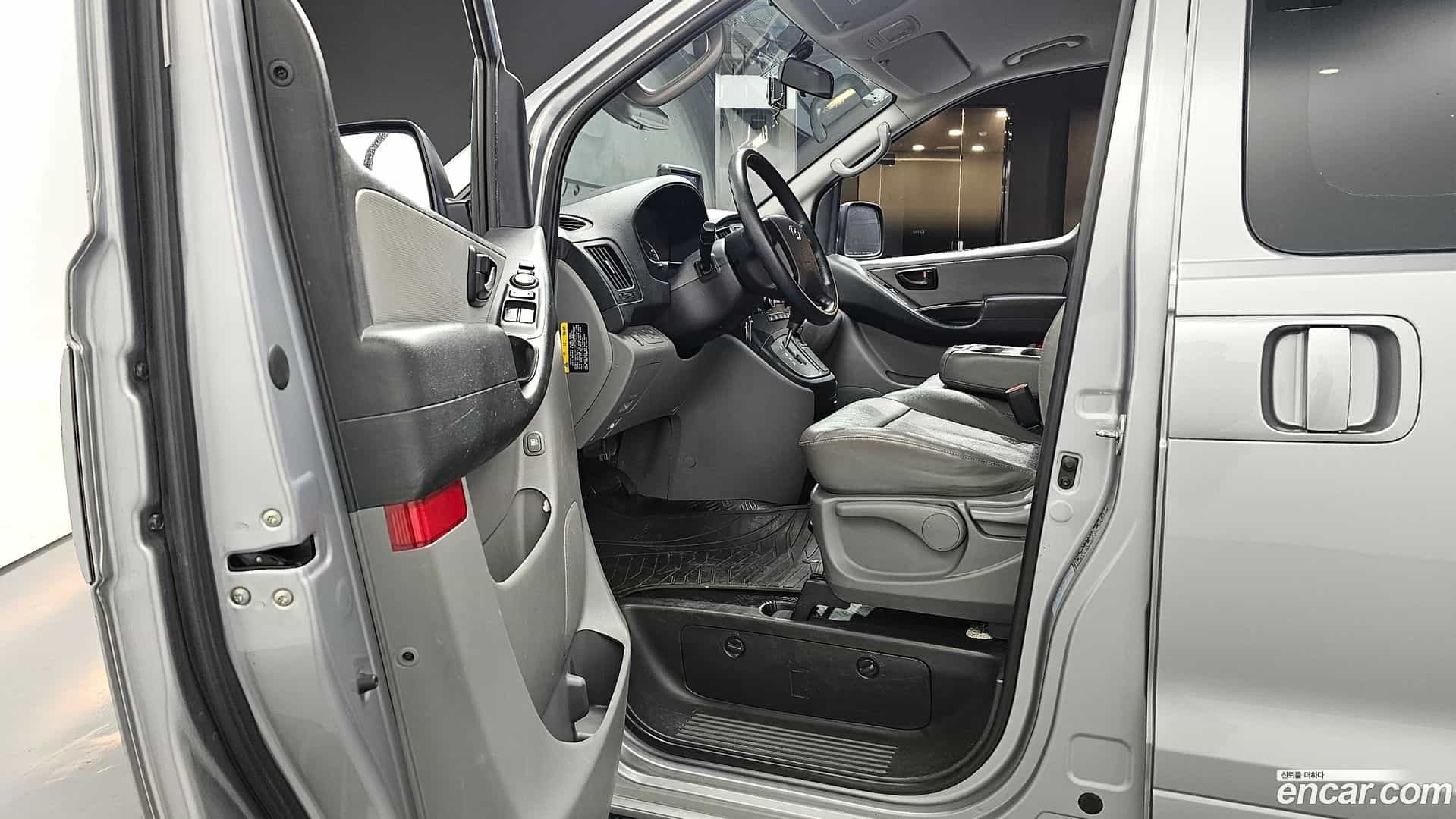 Starex Hyundai 2018.0-INNER-010