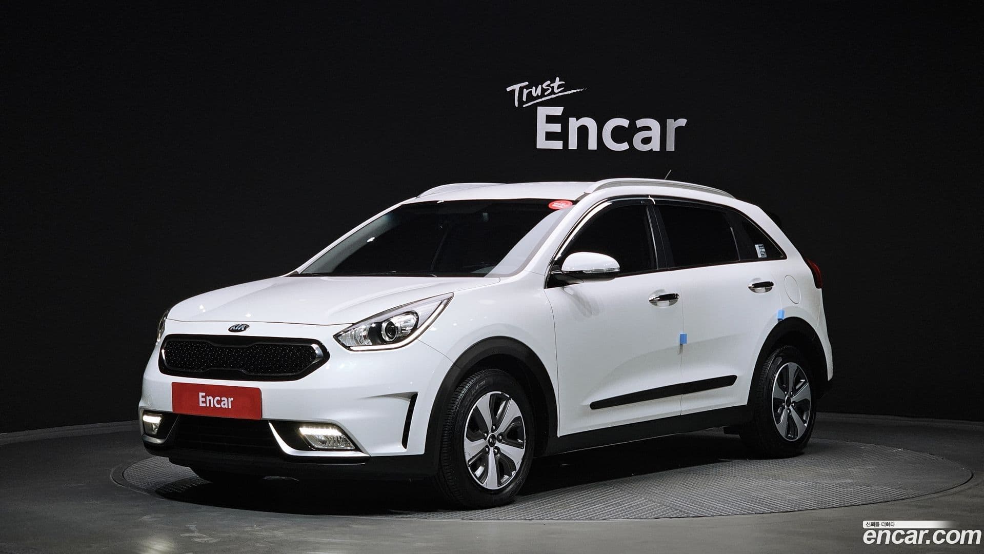 Main__Slider__Photo:Niro Kia 2016.4-0