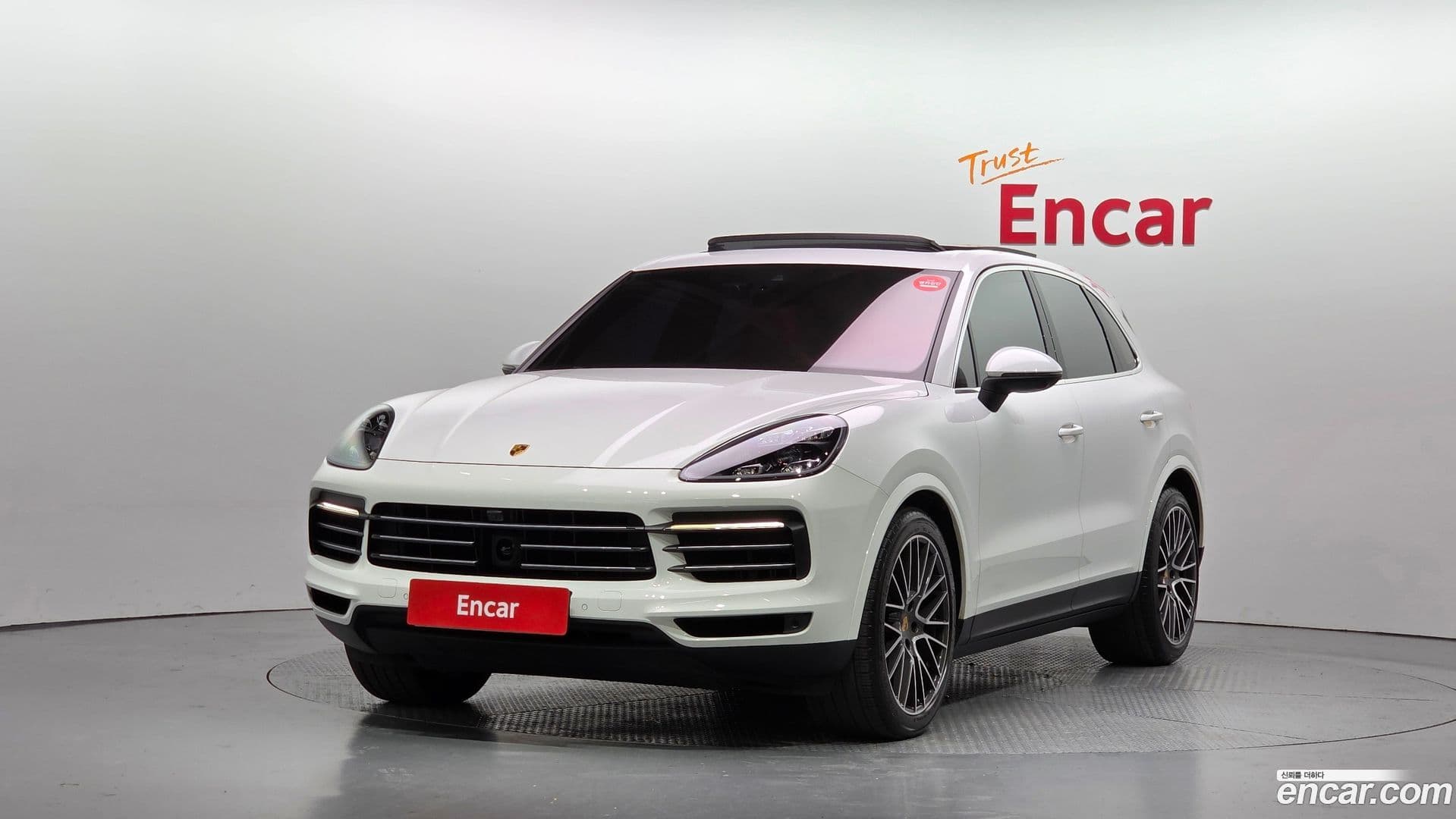 Main__Slider__Photo:Cayenne Porsche 2019.1-0