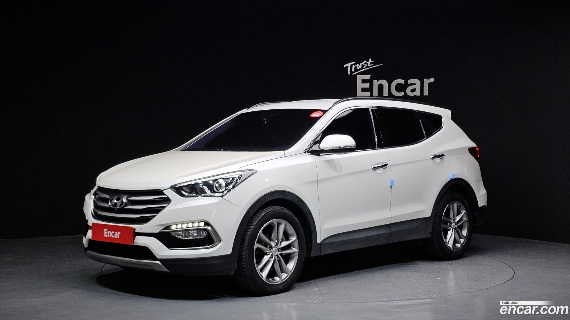 Main__Slider__Photo:Santafe Hyundai 2015.5-0