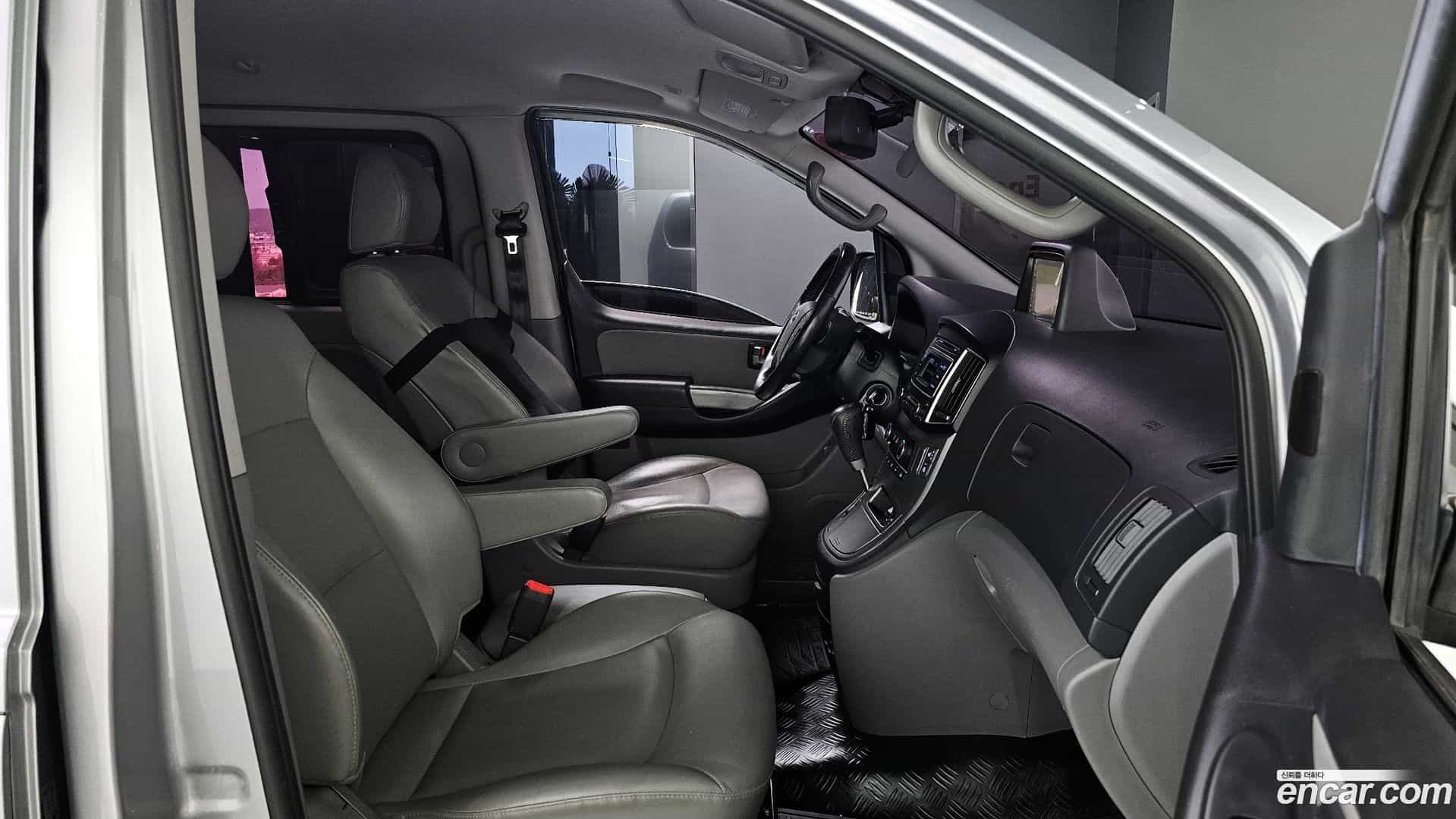 Starex Hyundai 2017.11-INNER-010