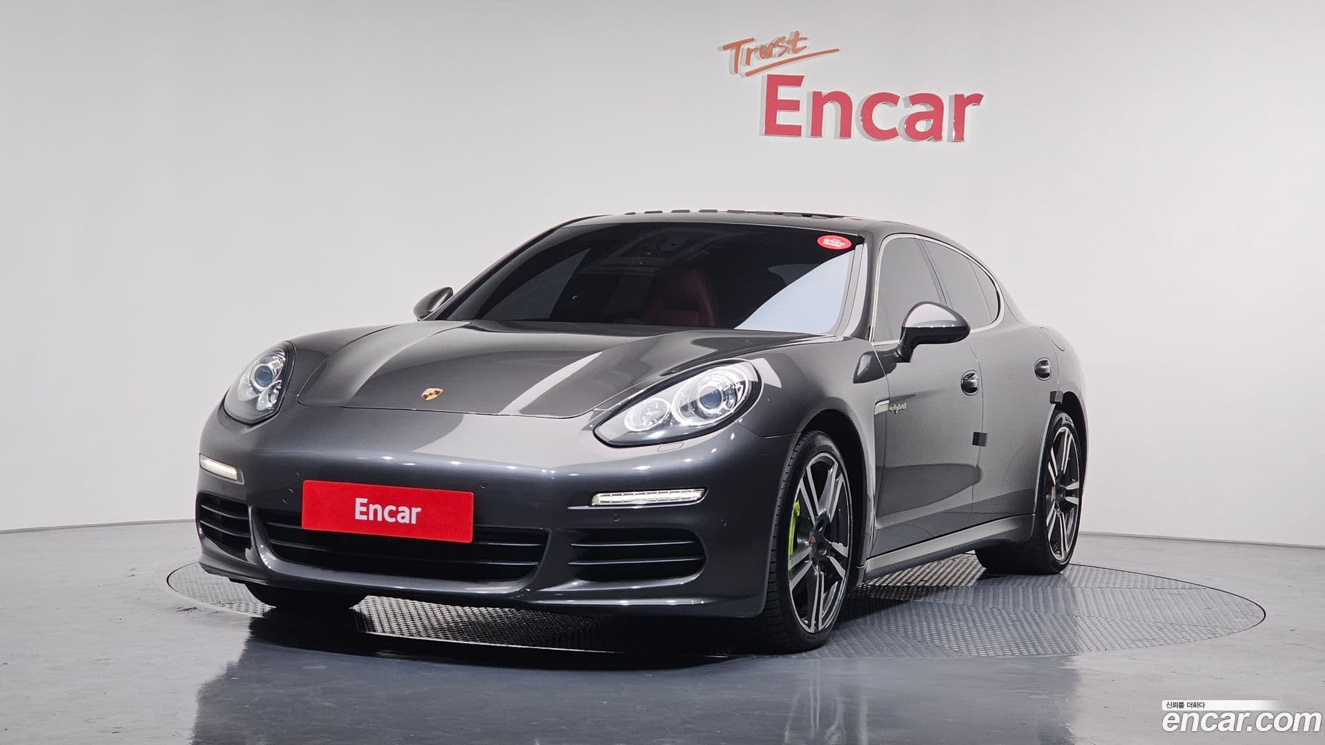Main__Slider__Photo:Panamera Porsche 2014.11-0