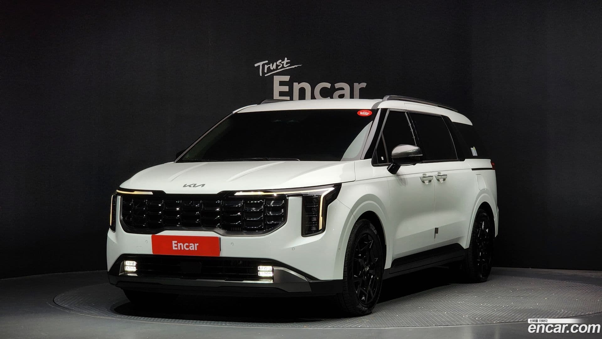 Main__Slider__Photo:Canival Kia 2025.1-0
