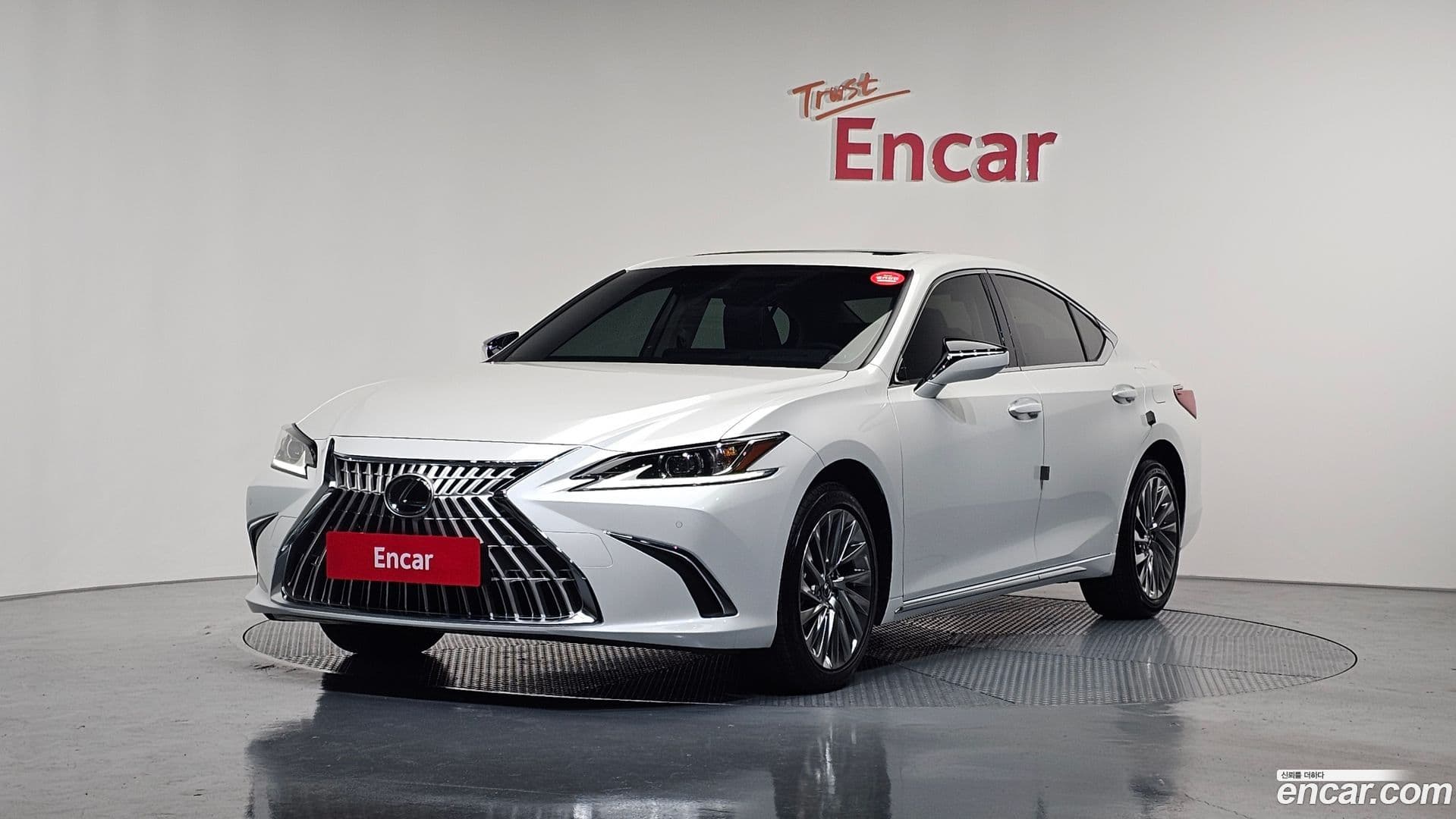 Main__Slider__Photo:ES Lexus 2025.7-0