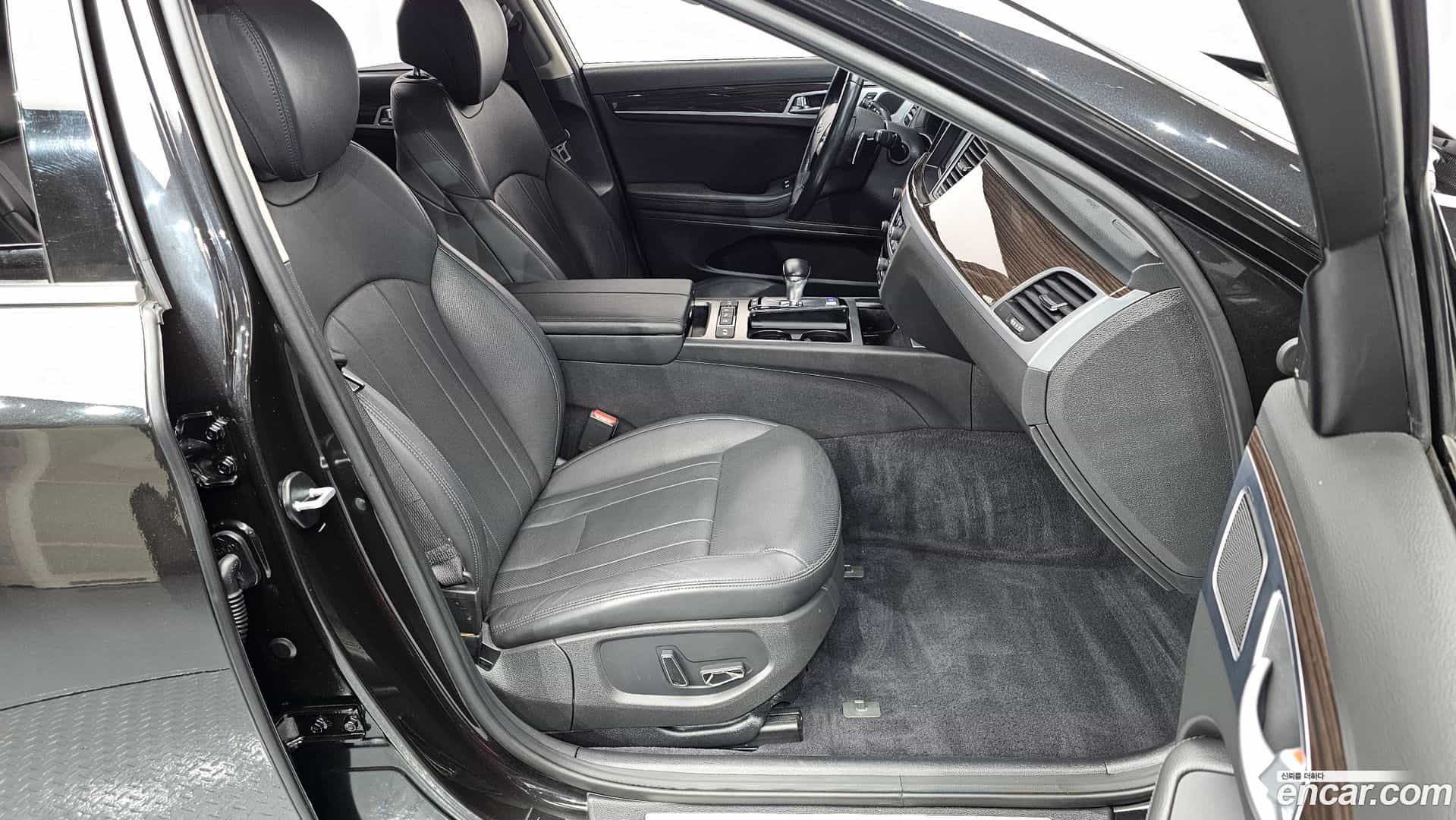 G80 Genesis 2019.3-INNER-010