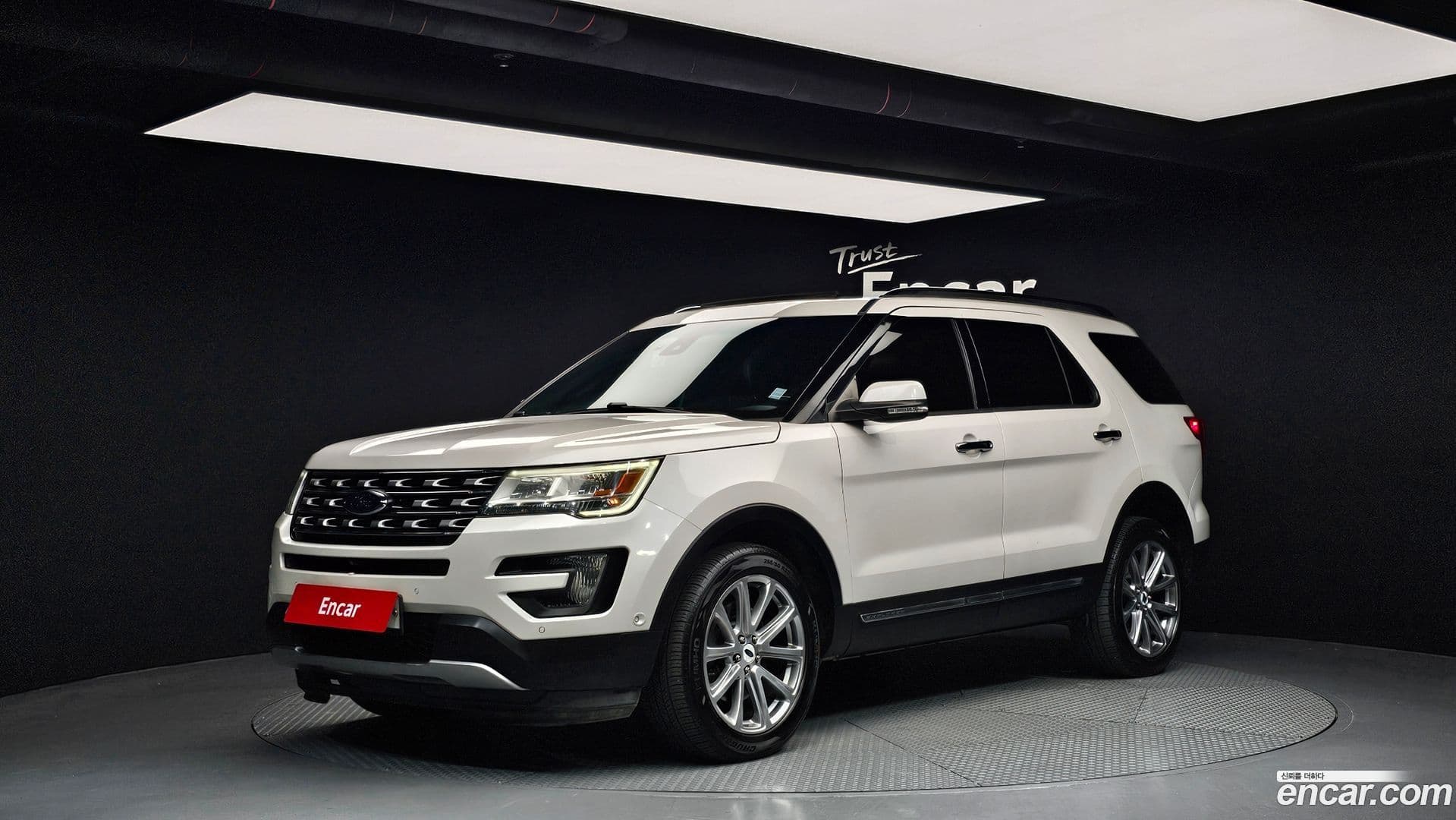 Main__Slider__Photo:Explorer Ford 2015.8-0