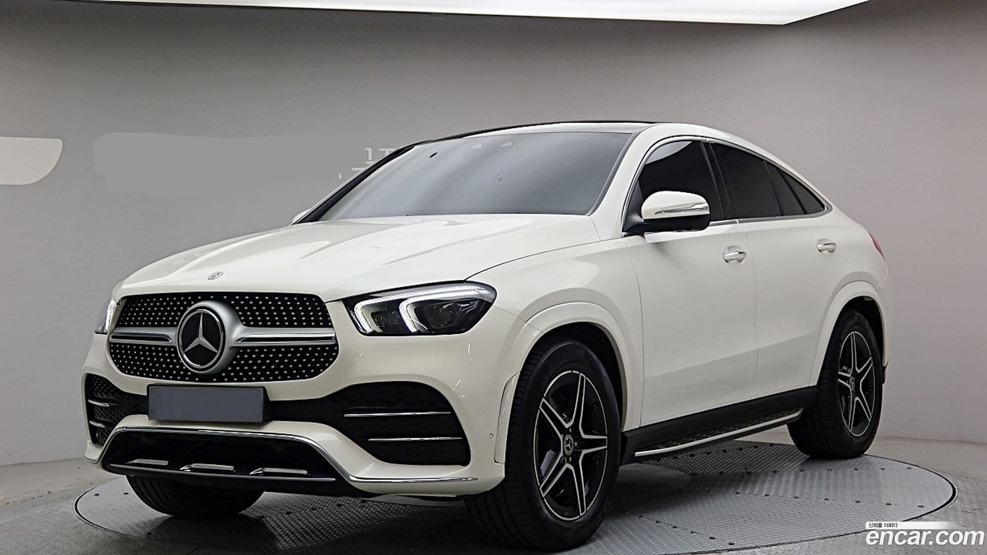 Main__Slider__Photo:GLE-Class Mercedes-Benz 2020.9-0