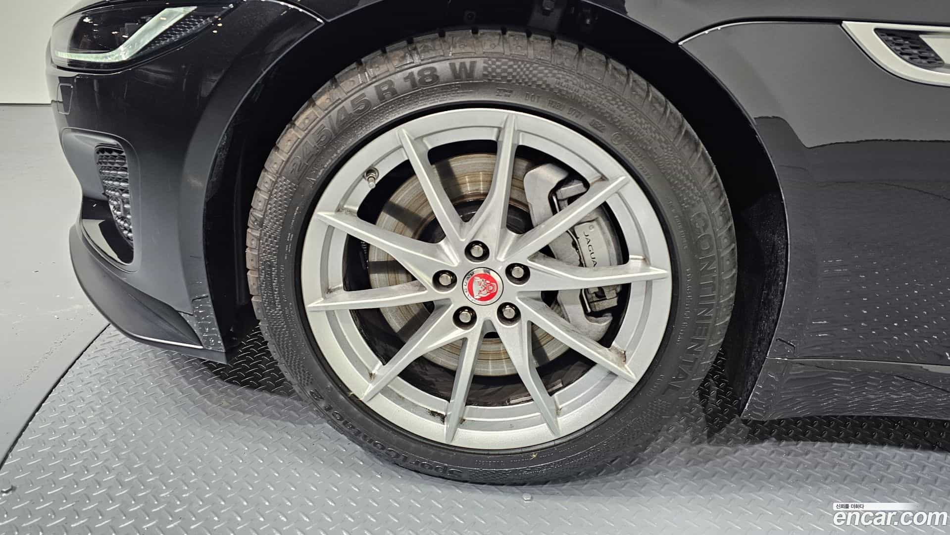 F-TYPE Jaguar 2023.8-OUTER-005
