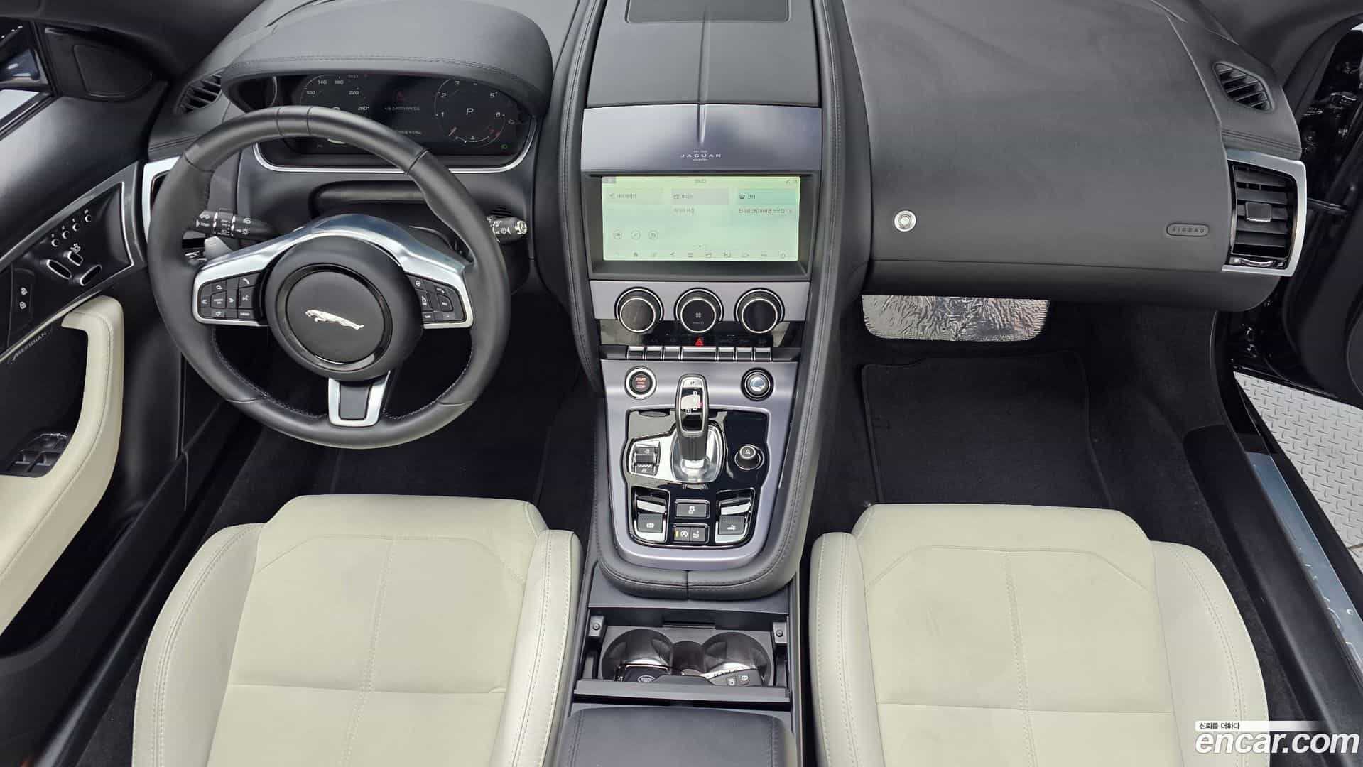 F-TYPE Jaguar 2023.8-INNER-007