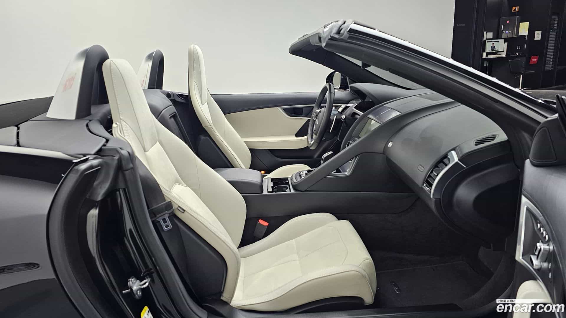 F-TYPE Jaguar 2023.8-OPTION-015