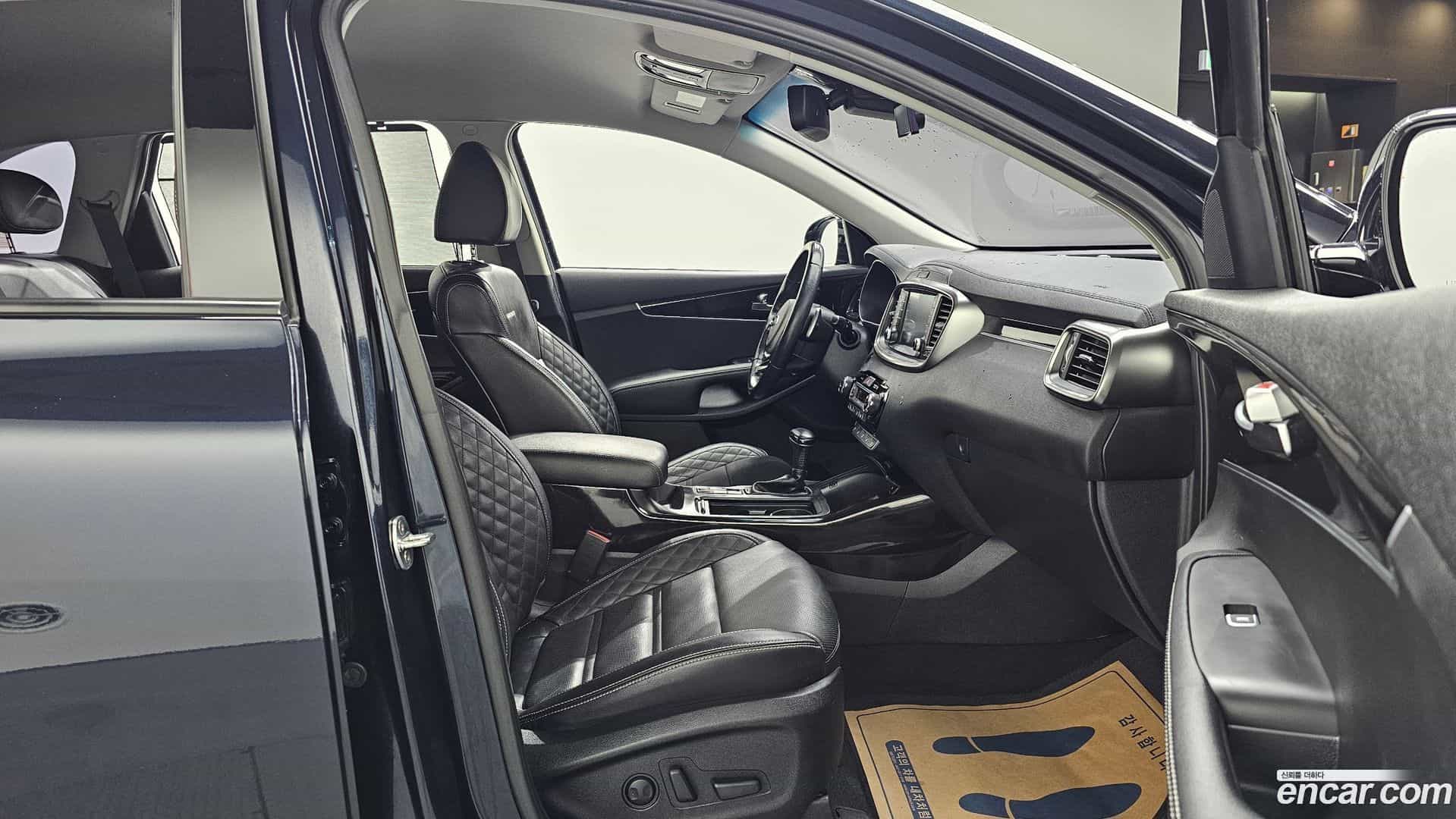 Sorento Kia 2019.1-INNER-010