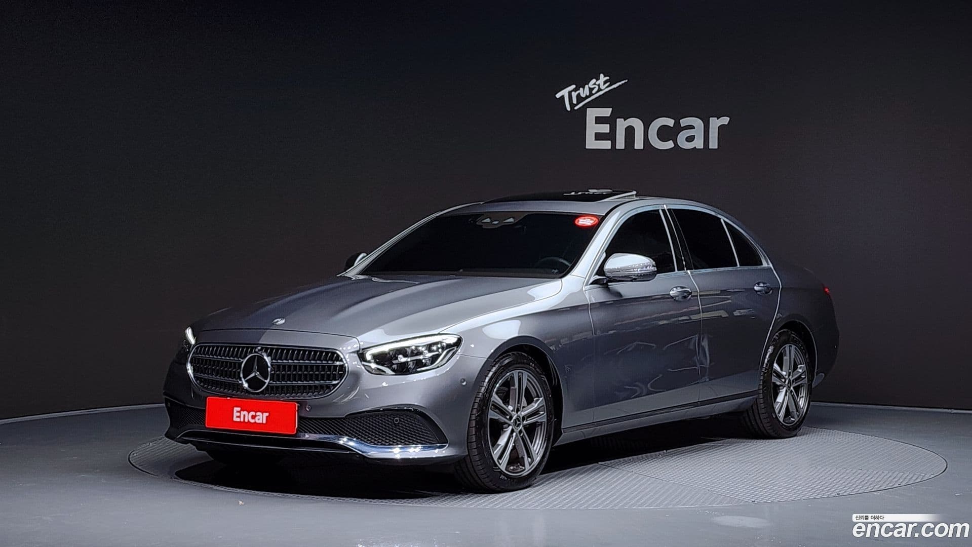 Main__Slider__Photo:E-Class Mercedes-Benz 2022.10-0