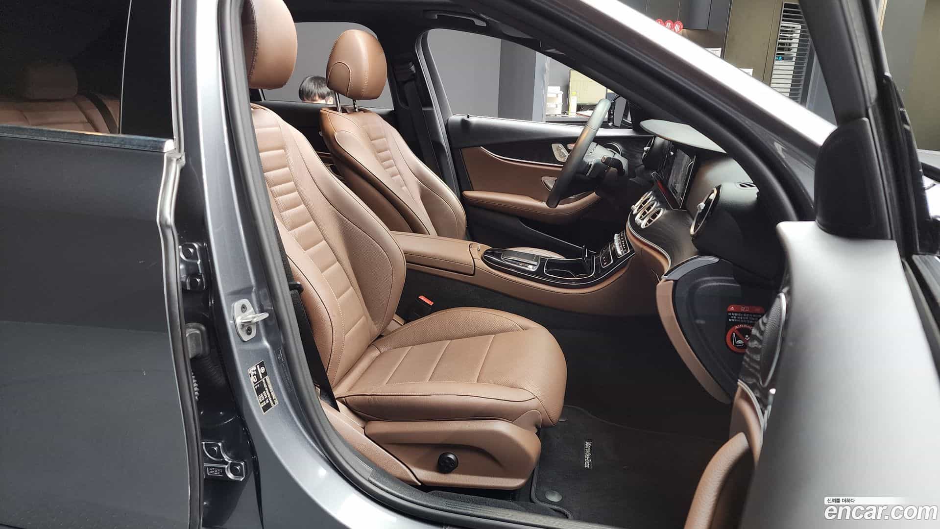 E-Class Mercedes-Benz 2022.10-OPTION-015