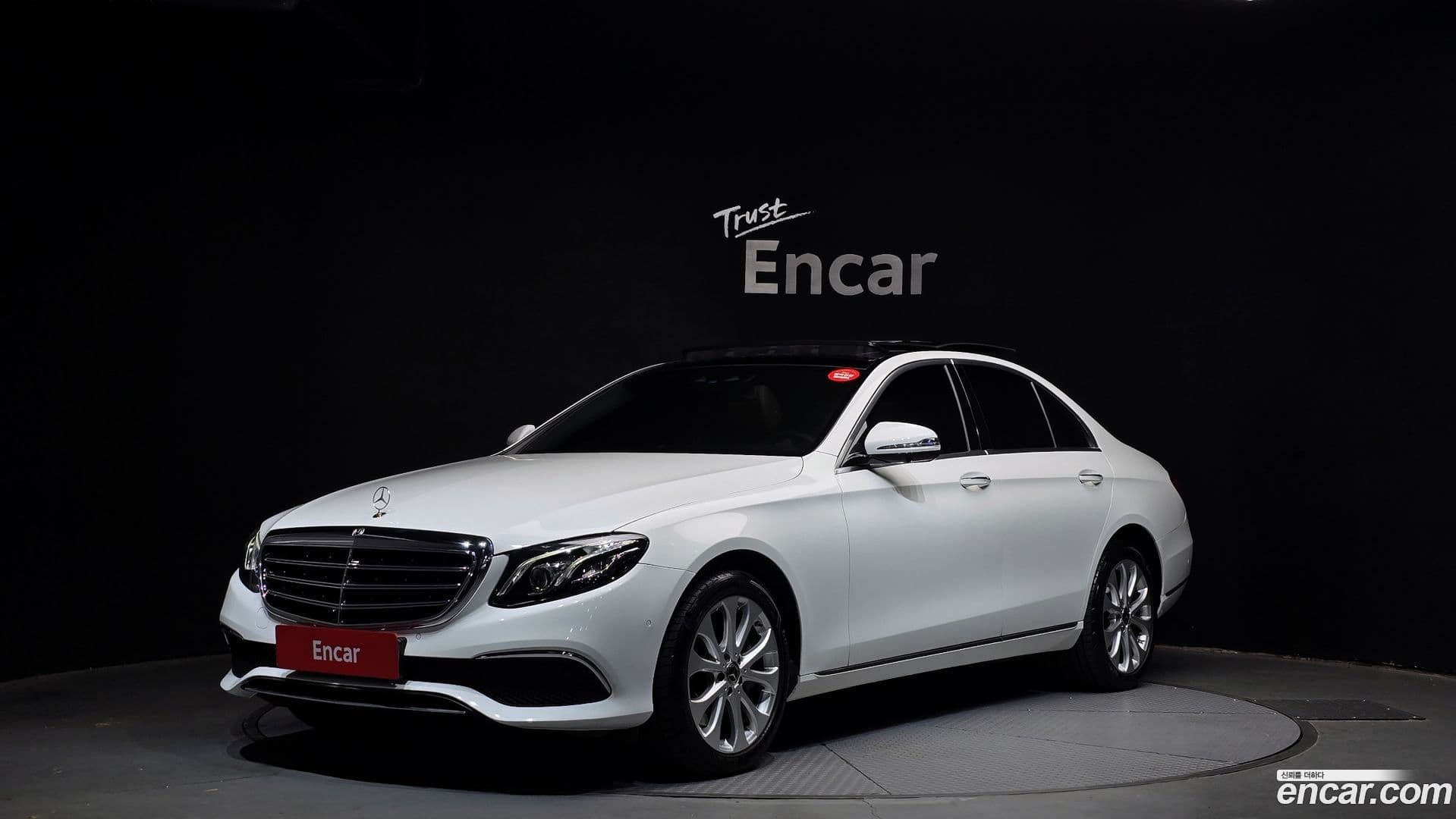 Main__Slider__Photo:E-Class Mercedes-Benz 2019.7-0
