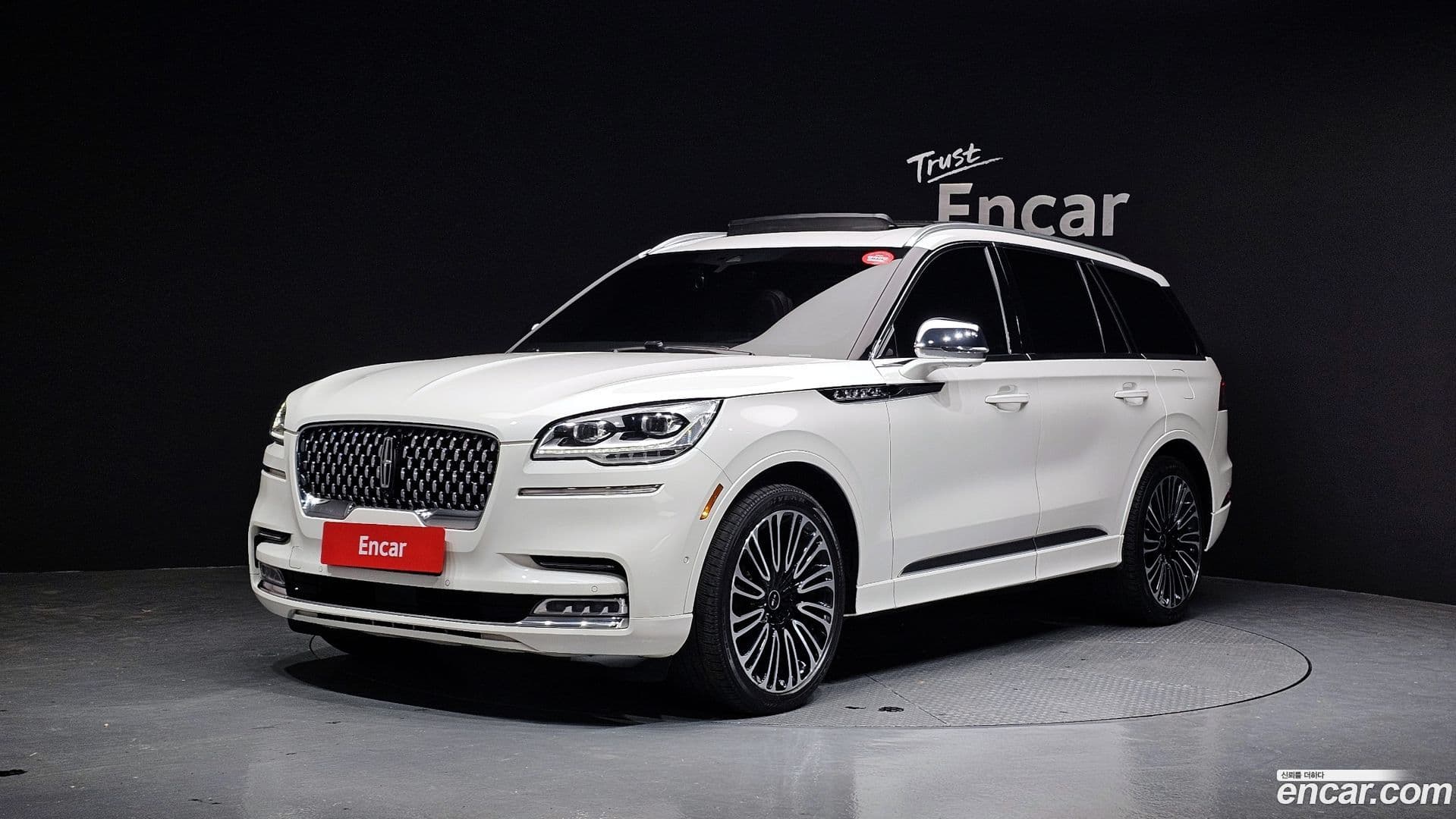 Main__Slider__Photo:Aviator Lincoln 2020.9-0