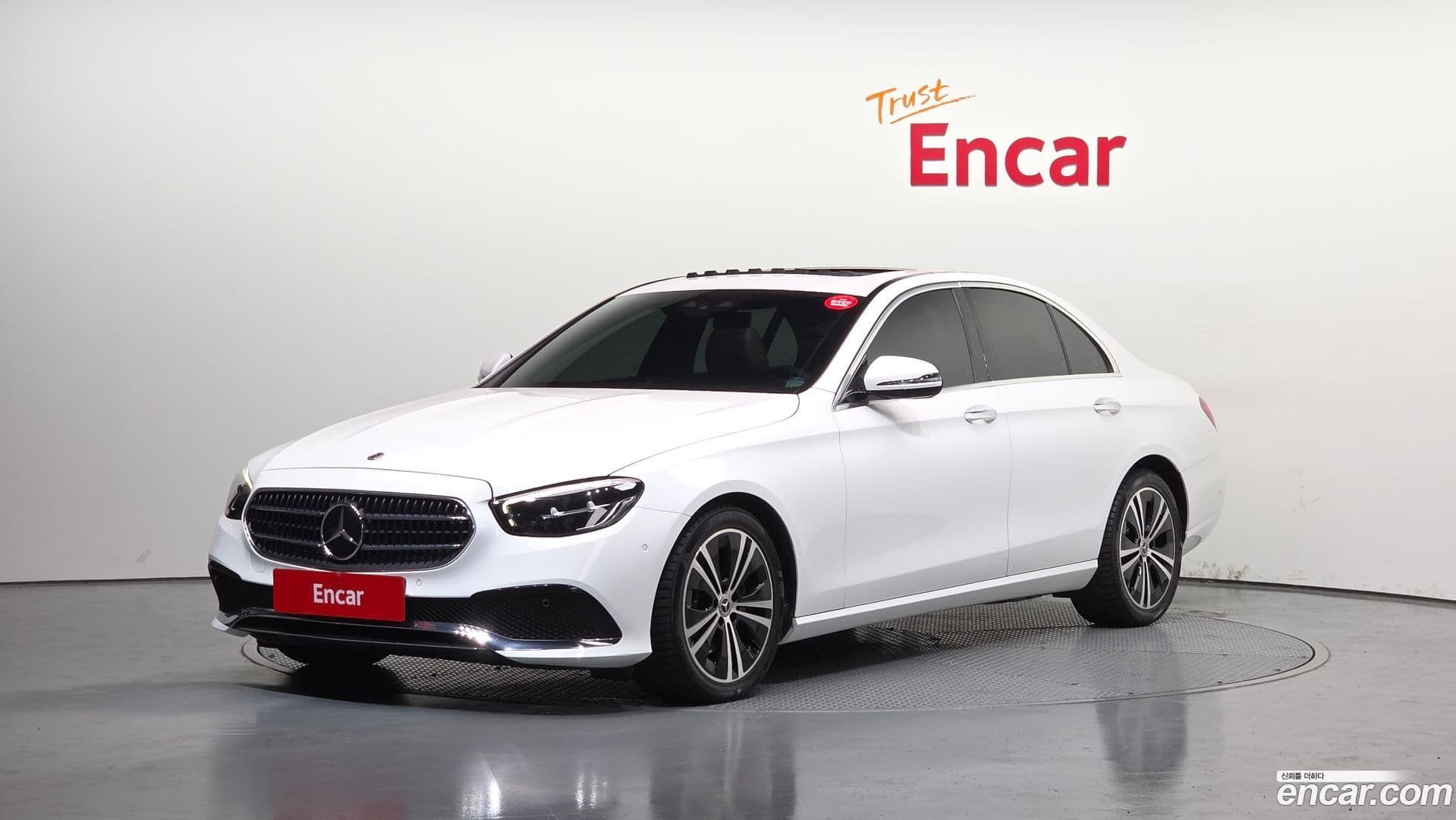 Main__Slider__Photo:E-Class Mercedes-Benz 2021.2-0