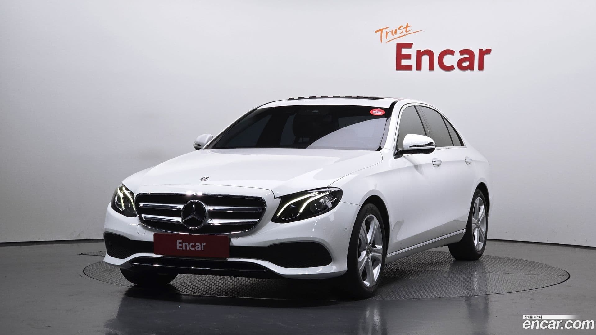 Main__Slider__Photo:E-Class Mercedes-Benz 2018.4-0