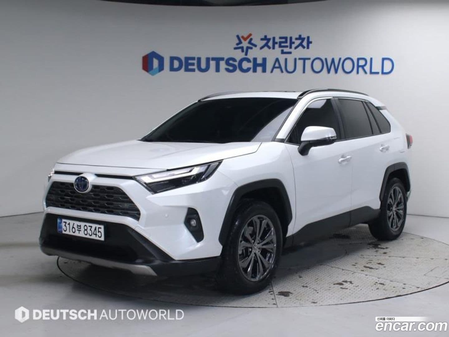 Main__Slider__Photo:RAV4 Toyota 2024.10-0