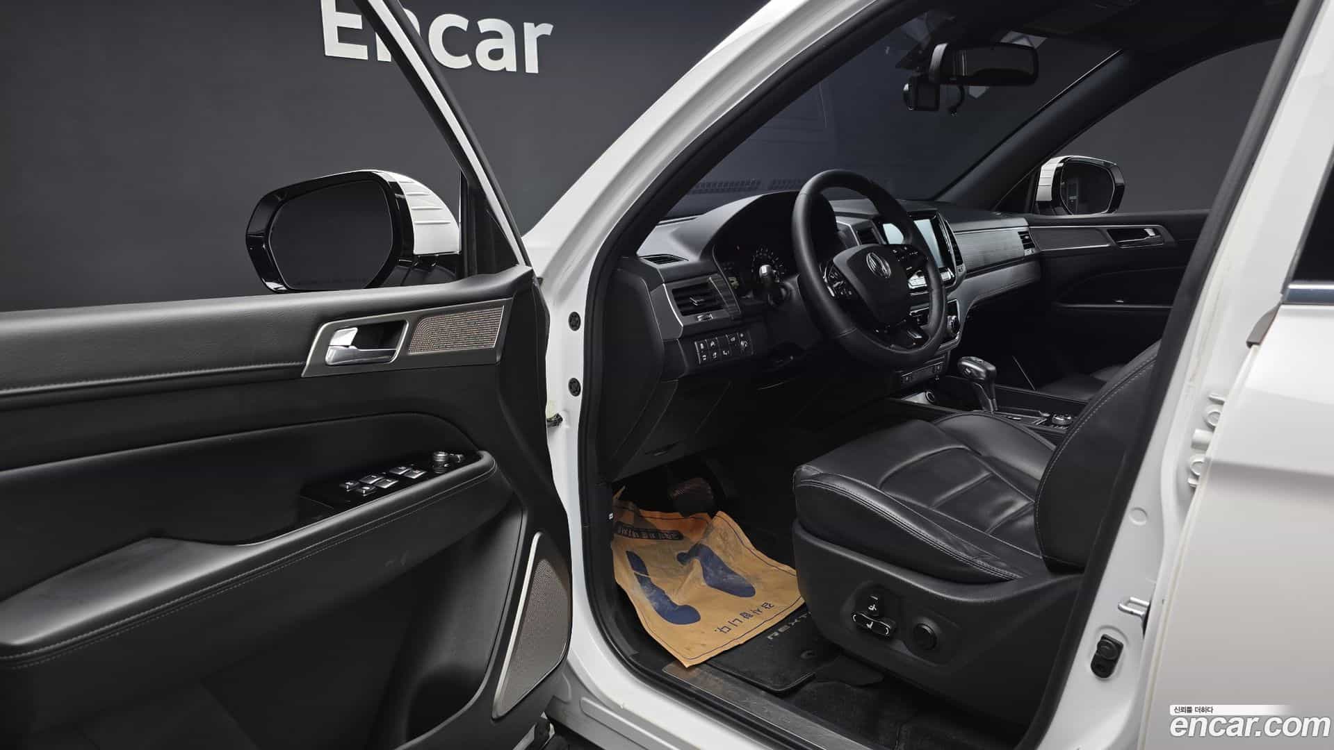 Rexton KG Mobility 2018.8-INNER-010