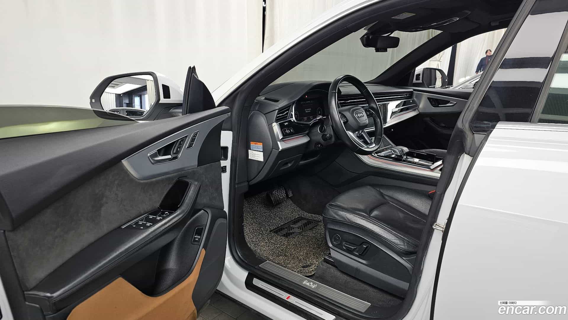 Q8 Audi 2020.3-INNER-010