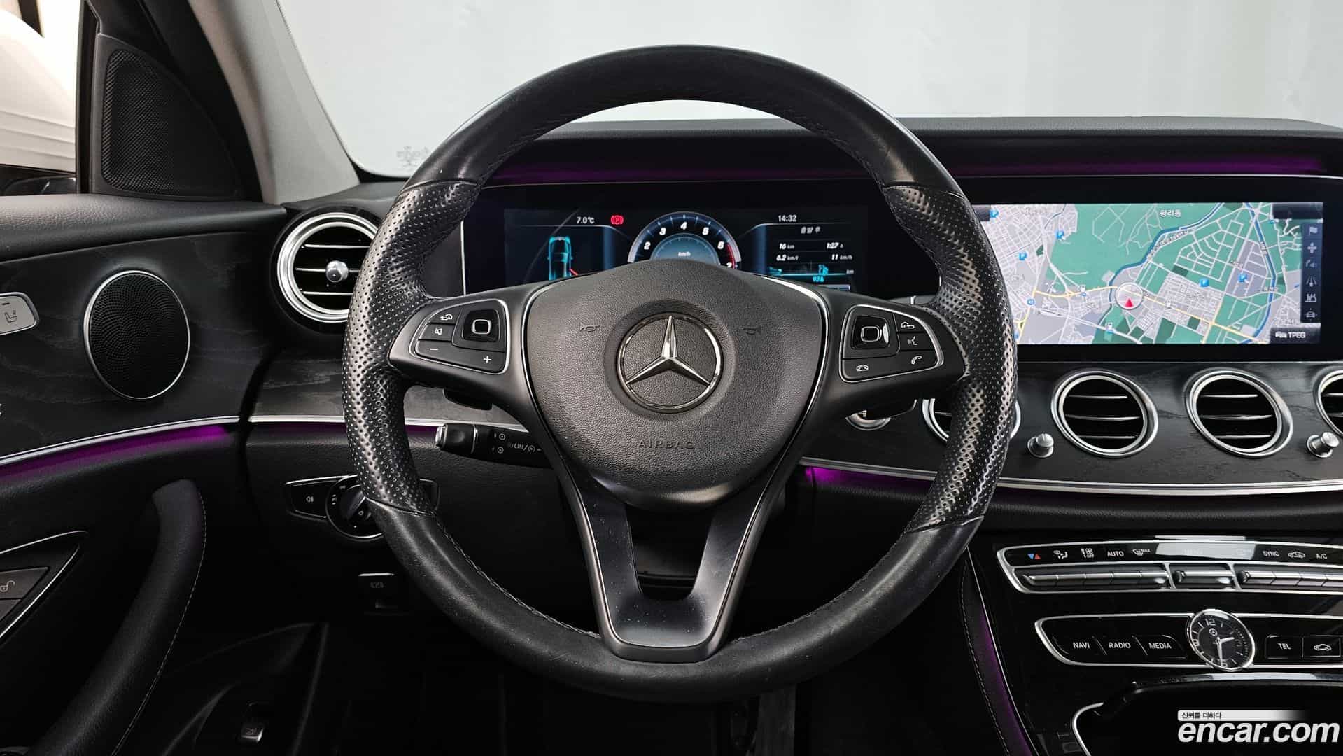 E-Class Mercedes-Benz 2016.10-OPTION-017
