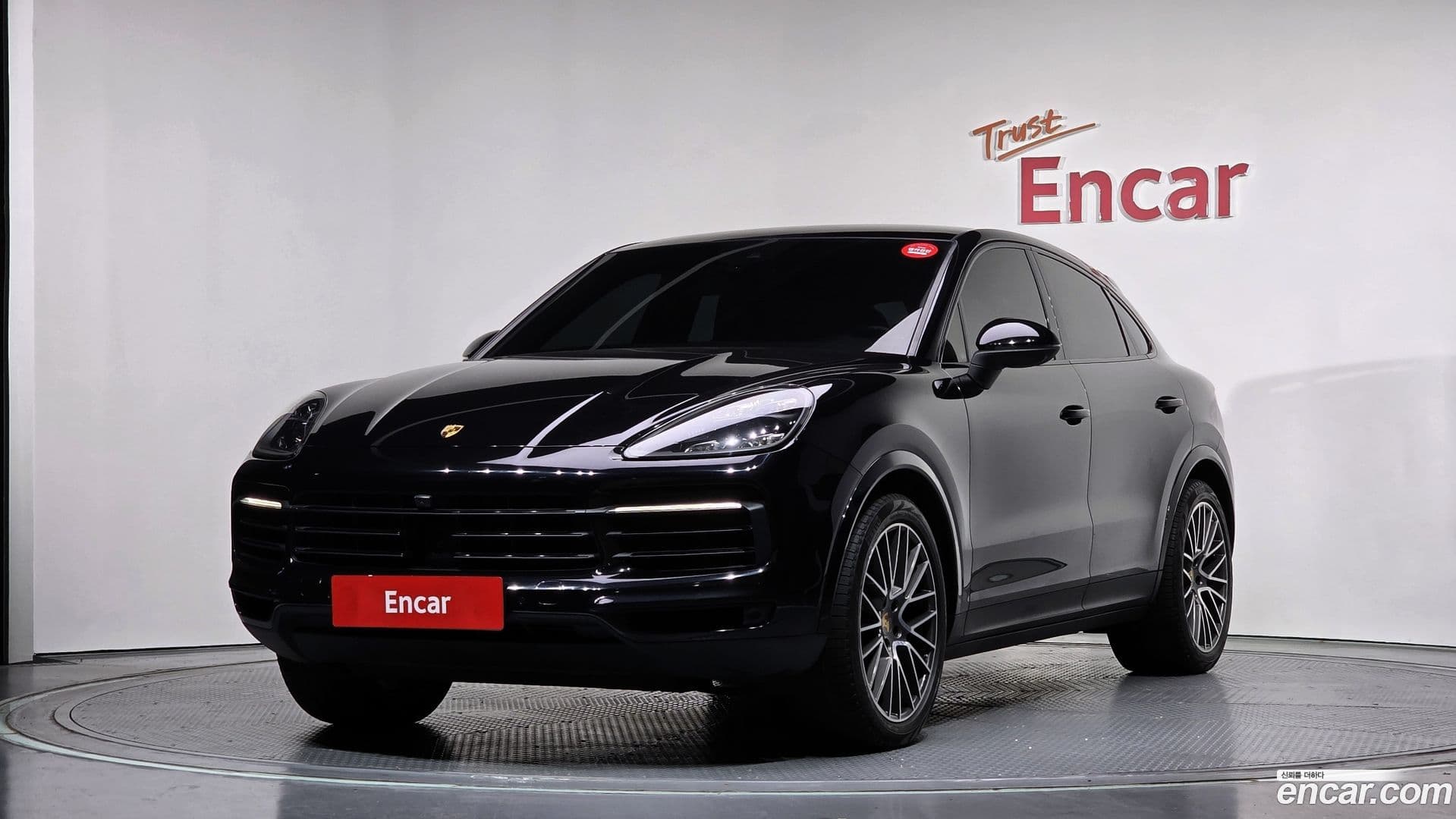Main__Slider__Photo:Cayenne Porsche 2020.6-0
