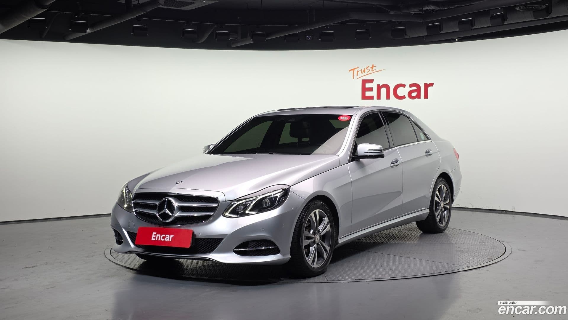 Main__Slider__Photo:E-Class Mercedes-Benz 2015.11-0