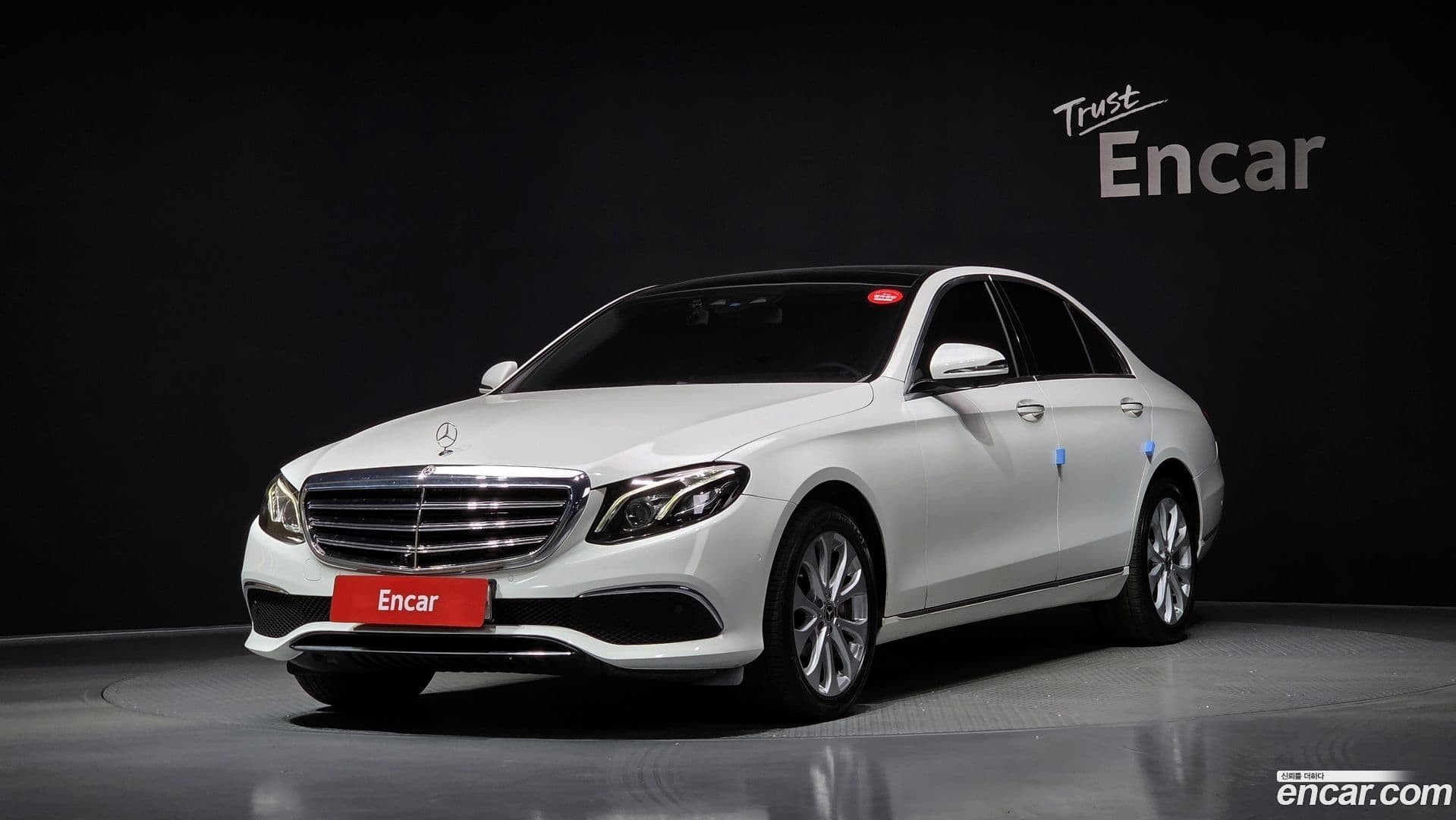 Main__Slider__Photo:E-Class Mercedes-Benz 2019.0-0