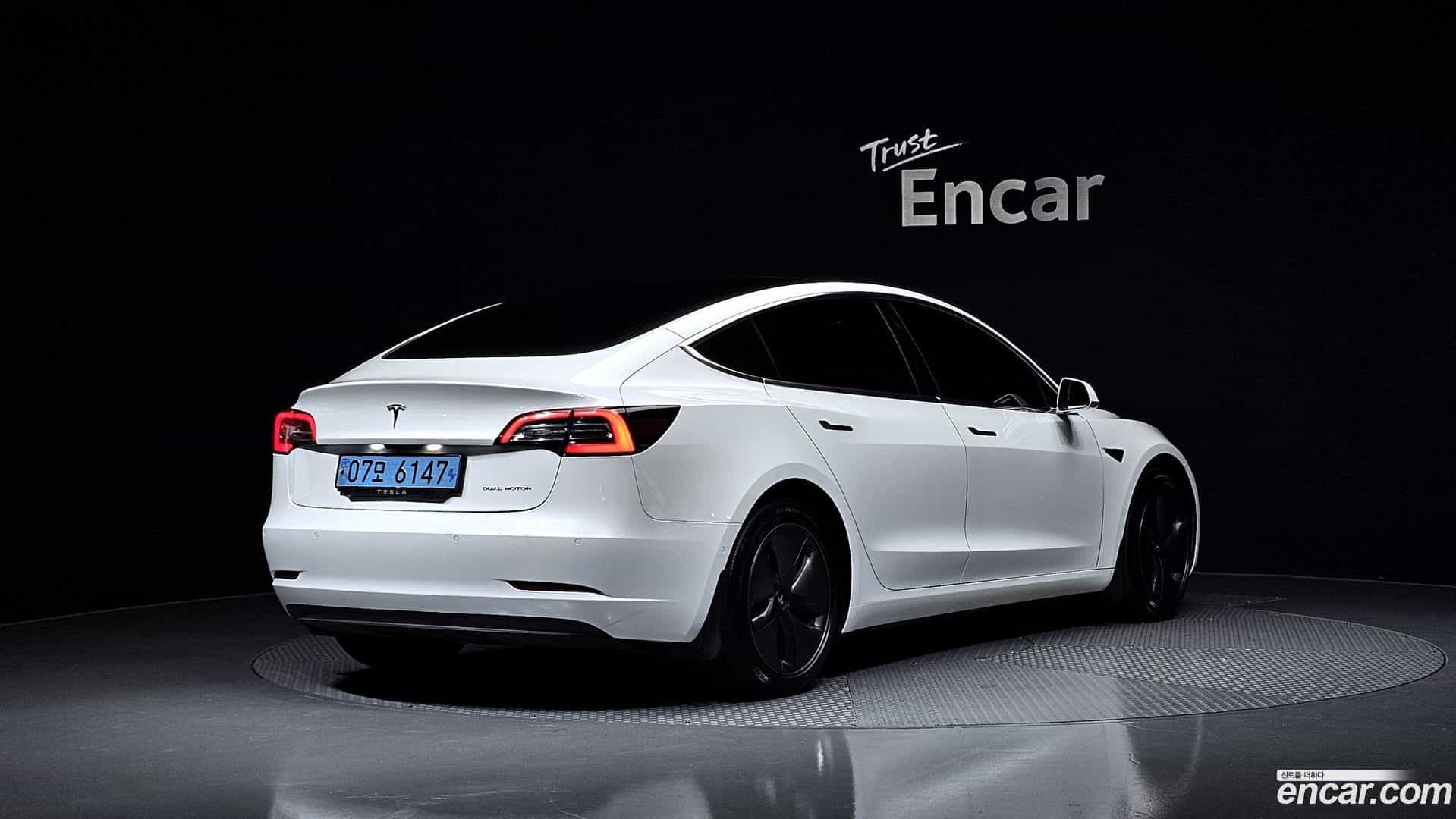 Model 3 Tesla 2020.1-OUTER-002