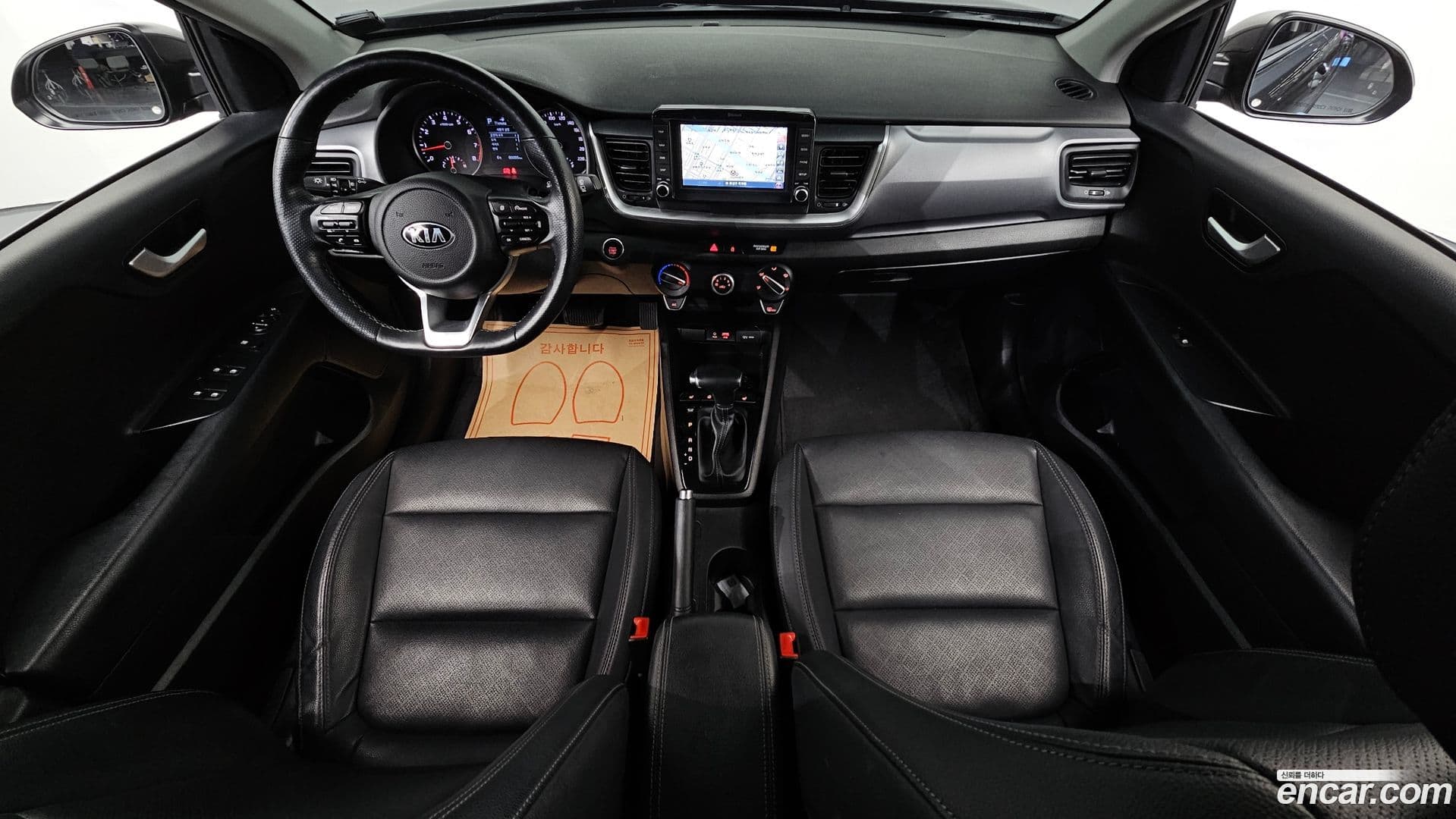 Main__Slider__Photo:Stonic Kia 2019.0-6