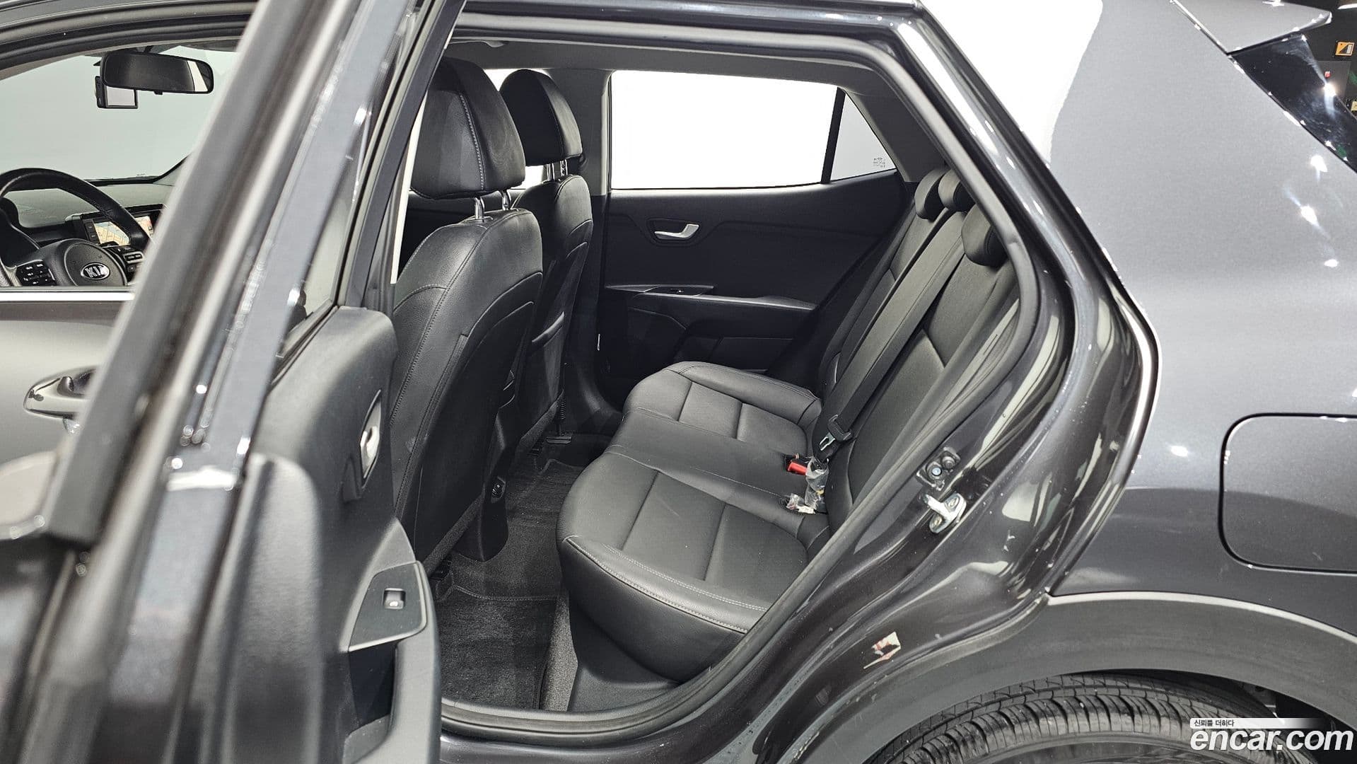 Main__Slider__Photo:Stonic Kia 2019.0-10