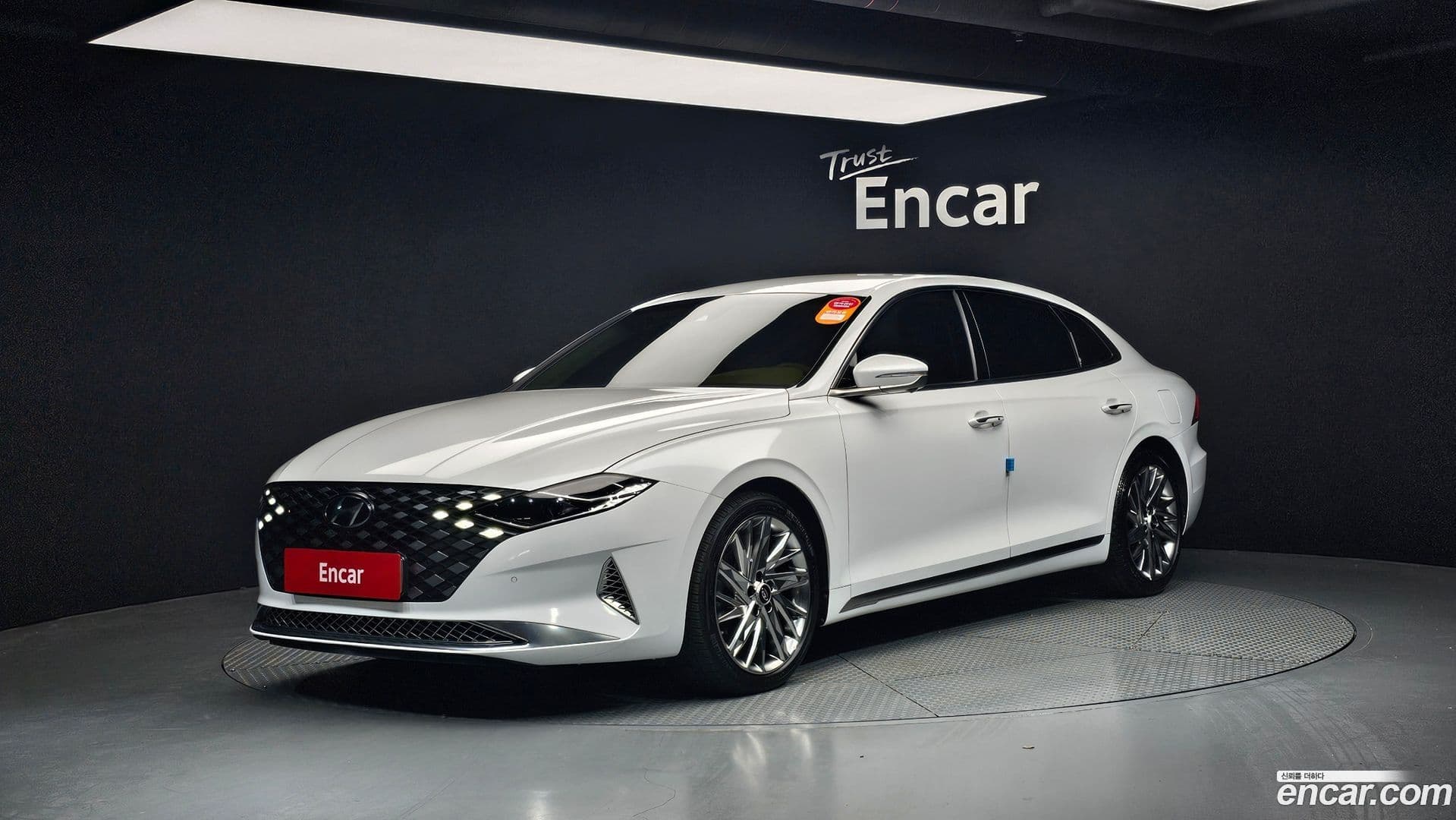 Main__Slider__Photo:Grandeur Hyundai 2021.11-0