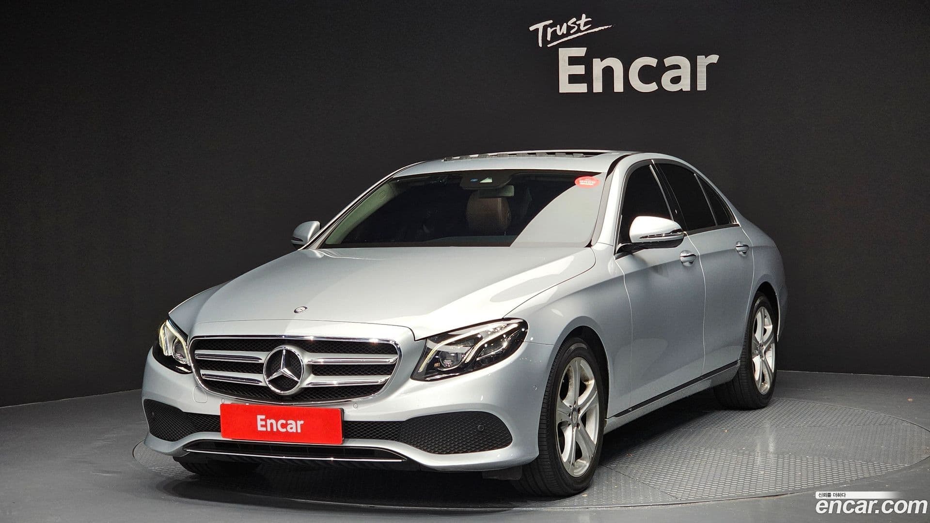 Main__Slider__Photo:E-Class Mercedes-Benz 2016.9-0