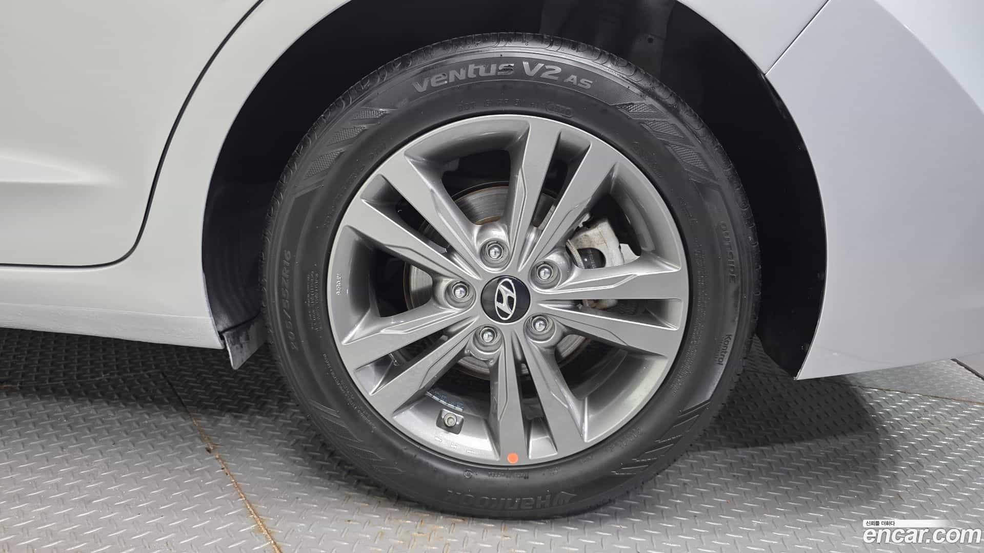 AVANTE Hyundai 2016.2-OUTER-005
