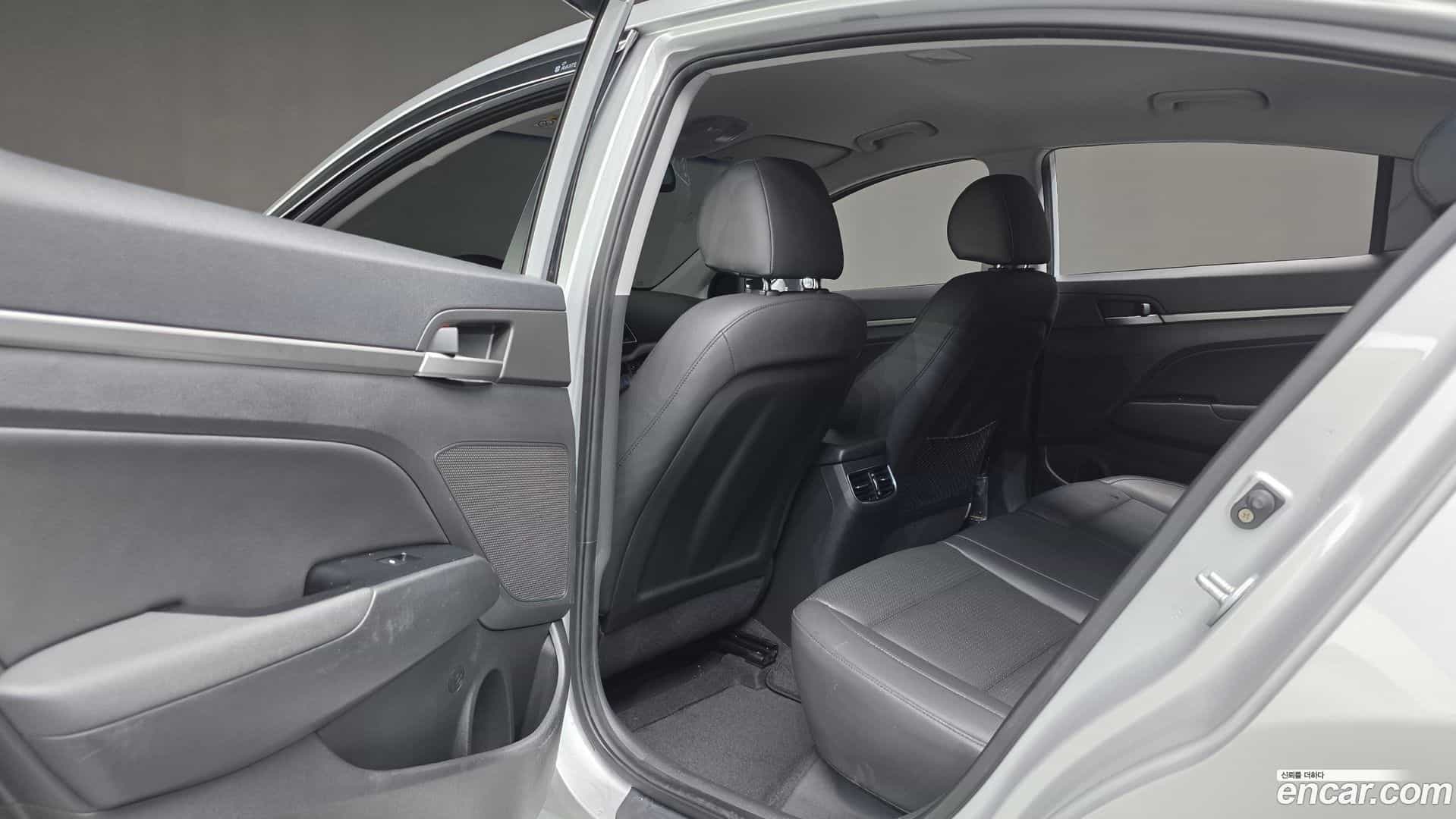 AVANTE Hyundai 2016.2-OPTION-022