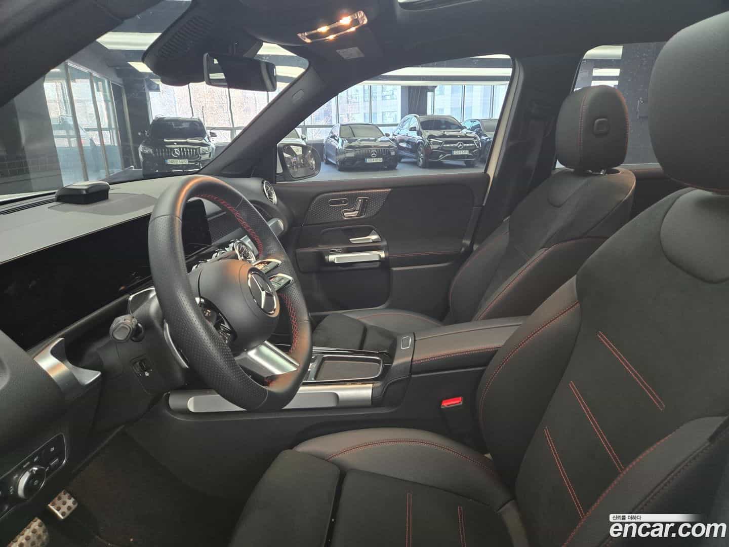 GLB-Class Mercedes-Benz 2025.4-INNER-009