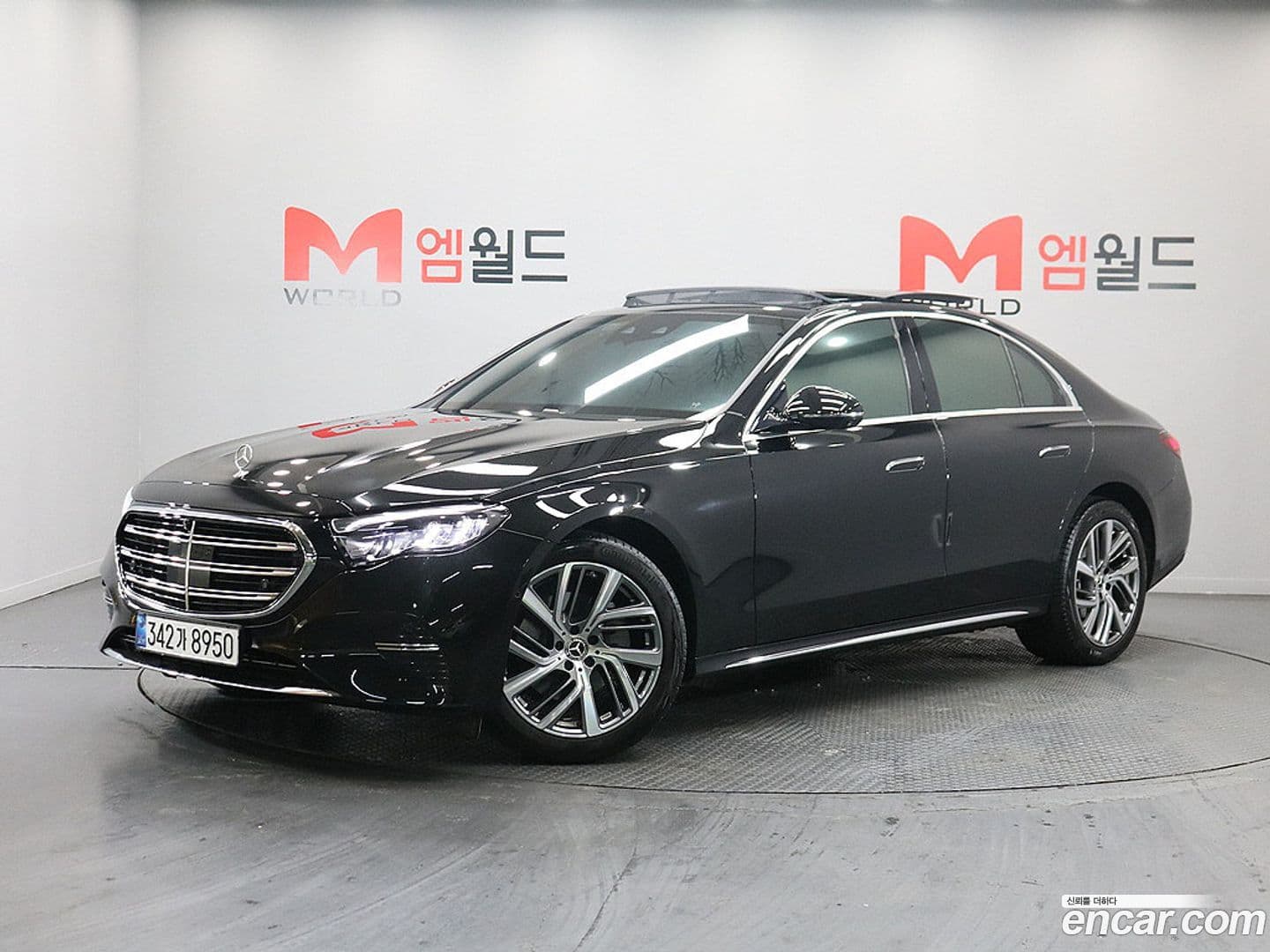 Main__Slider__Photo:E-Class Mercedes-Benz 2024.8-0